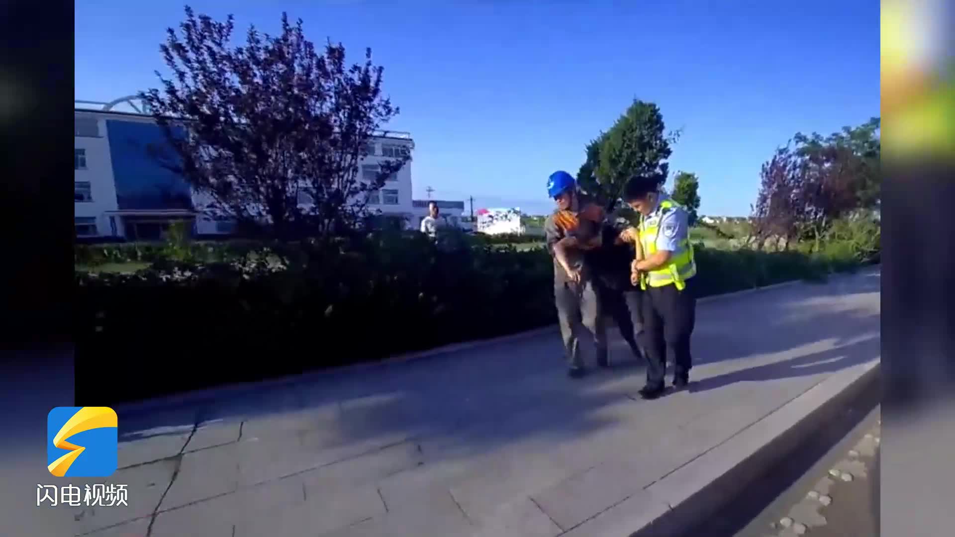 男子“中暑”倒地 濱州北海交警緊急送醫救治