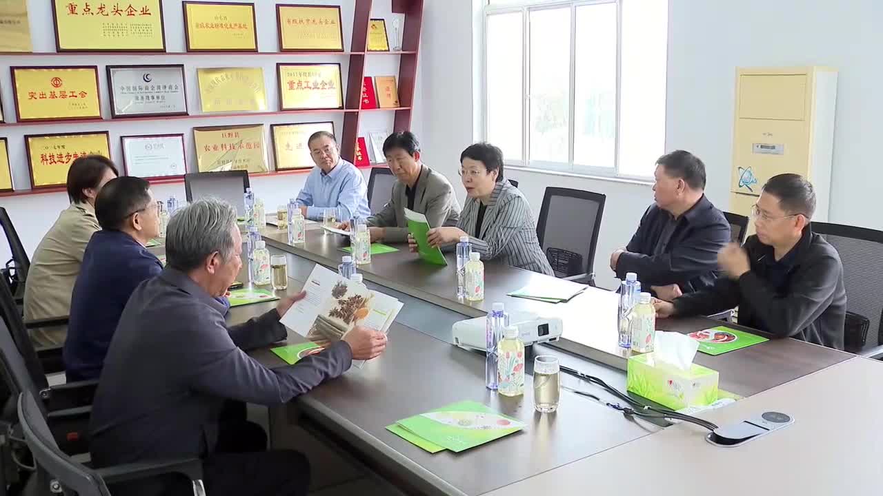 菏泽市人大常委会副主任孔祥岩来巨野县走访调研纾困帮扶企业