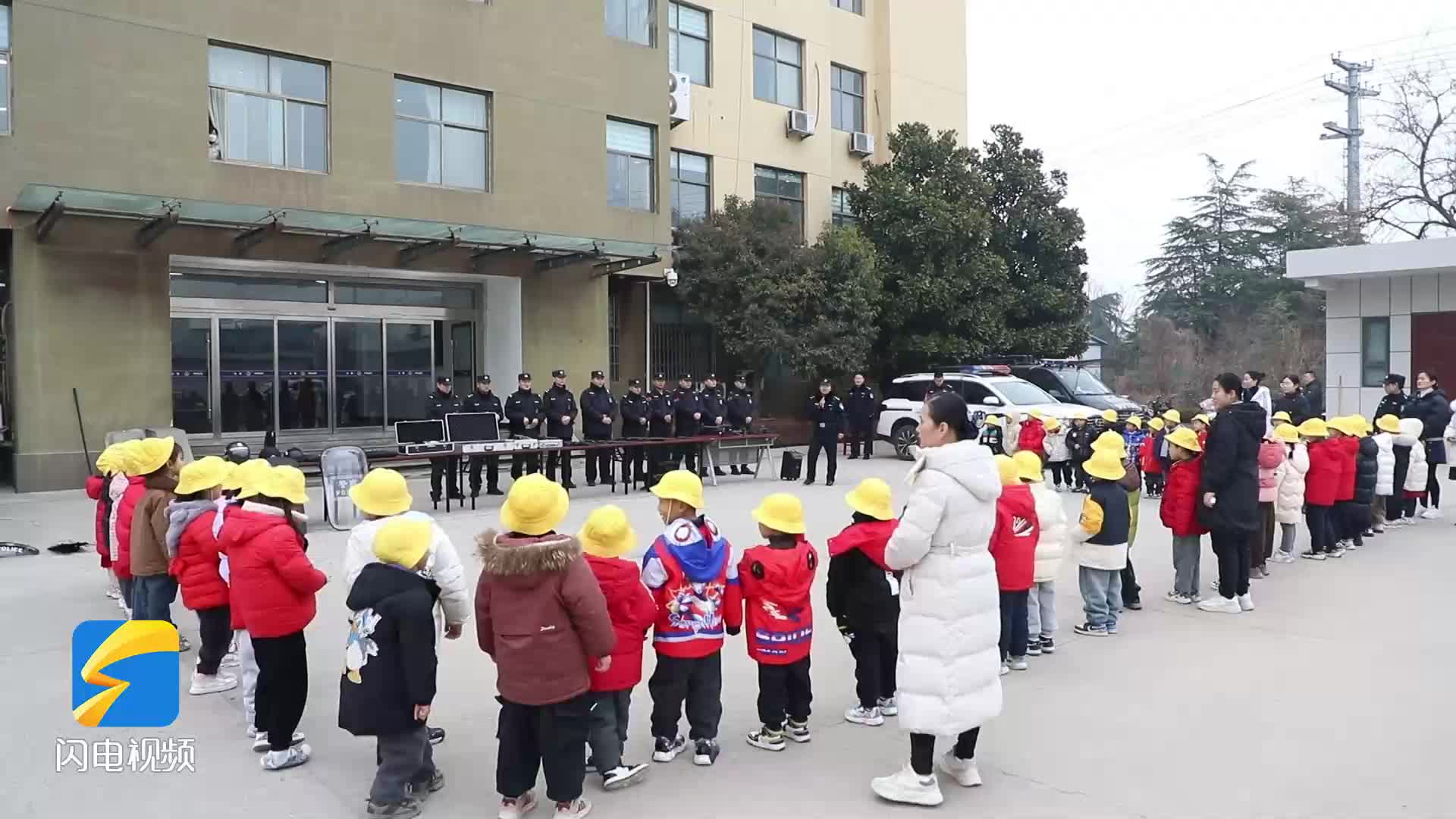 郯城：幼儿园小朋友进警营 体验别样“警”彩