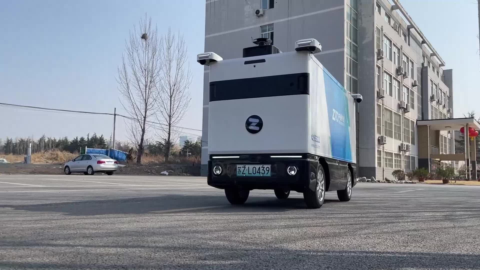 能刹停会绕行无人驾驶快递车亮相济南街头