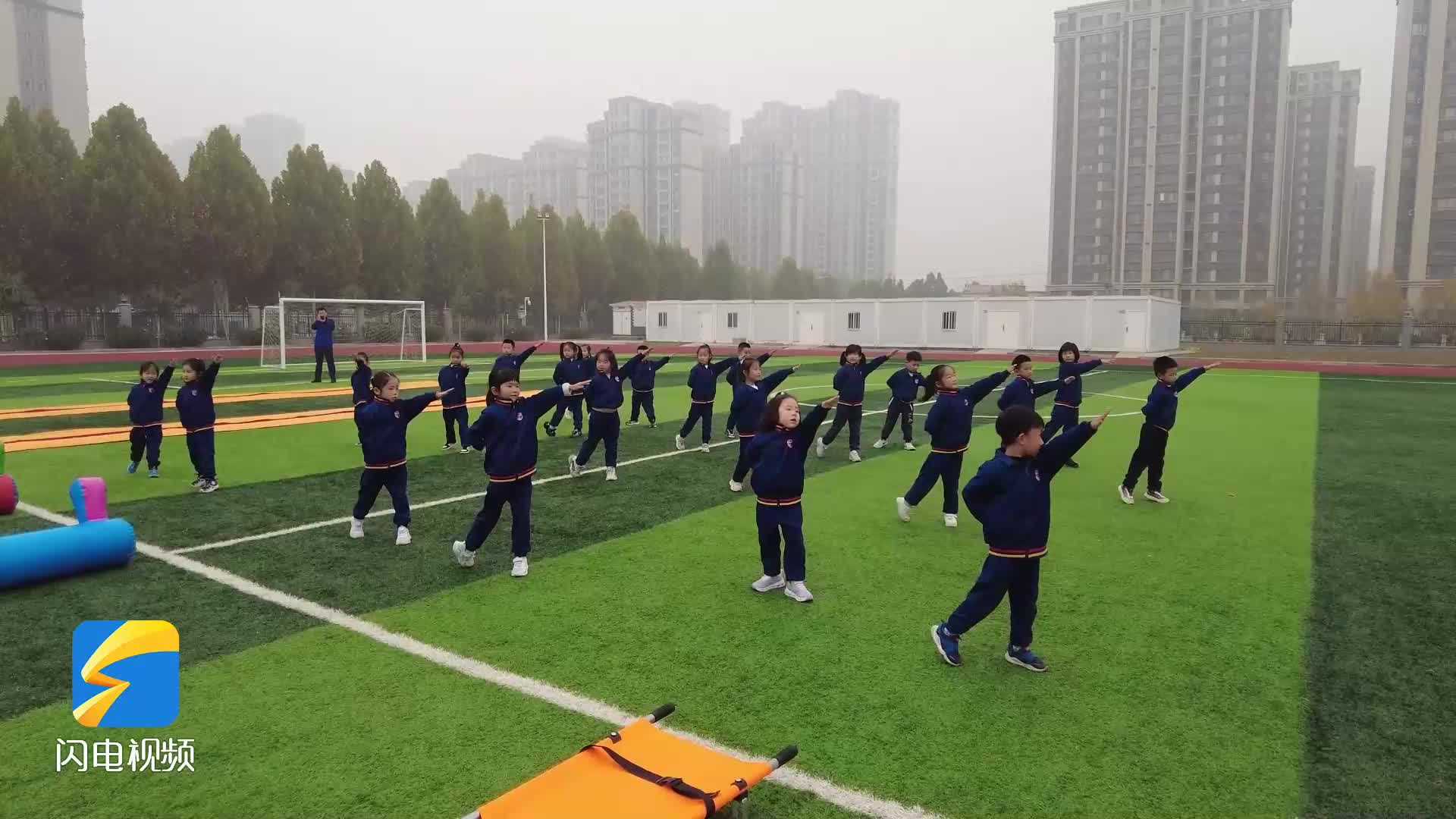 鄒平消防隊站開放迎萌娃 寓教于樂學(xué)逃生技巧