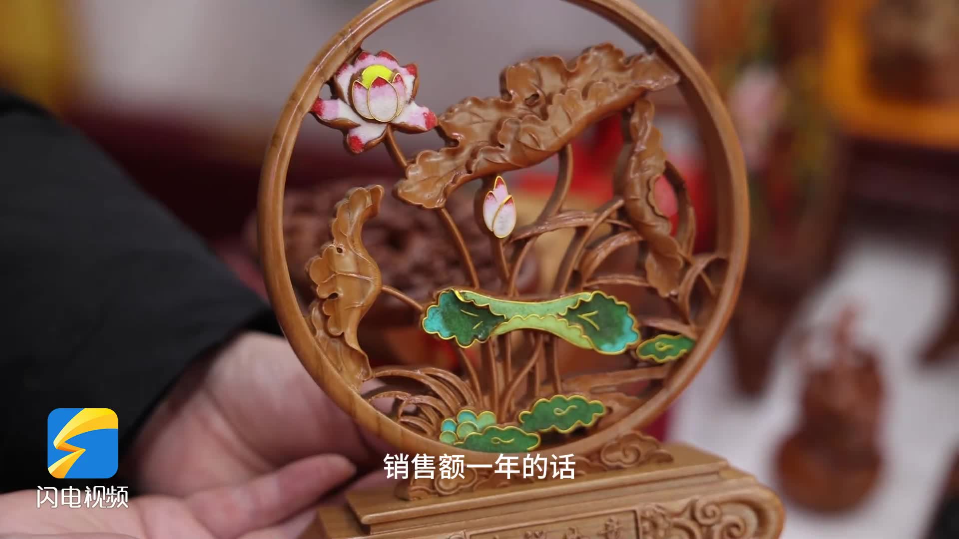肥城废弃桃木变身工艺品  年产值20多亿元