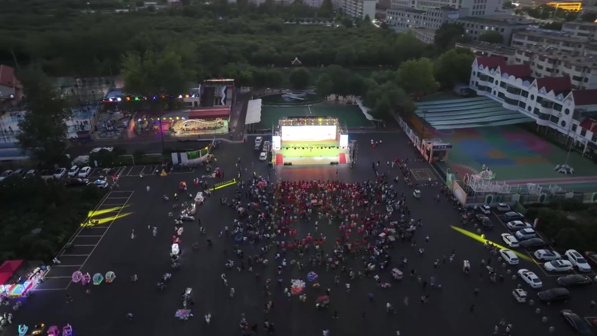 陽信縣“四季村晚”夏季場火爆開演！千名群眾梨園廣場共赴文化盛宴