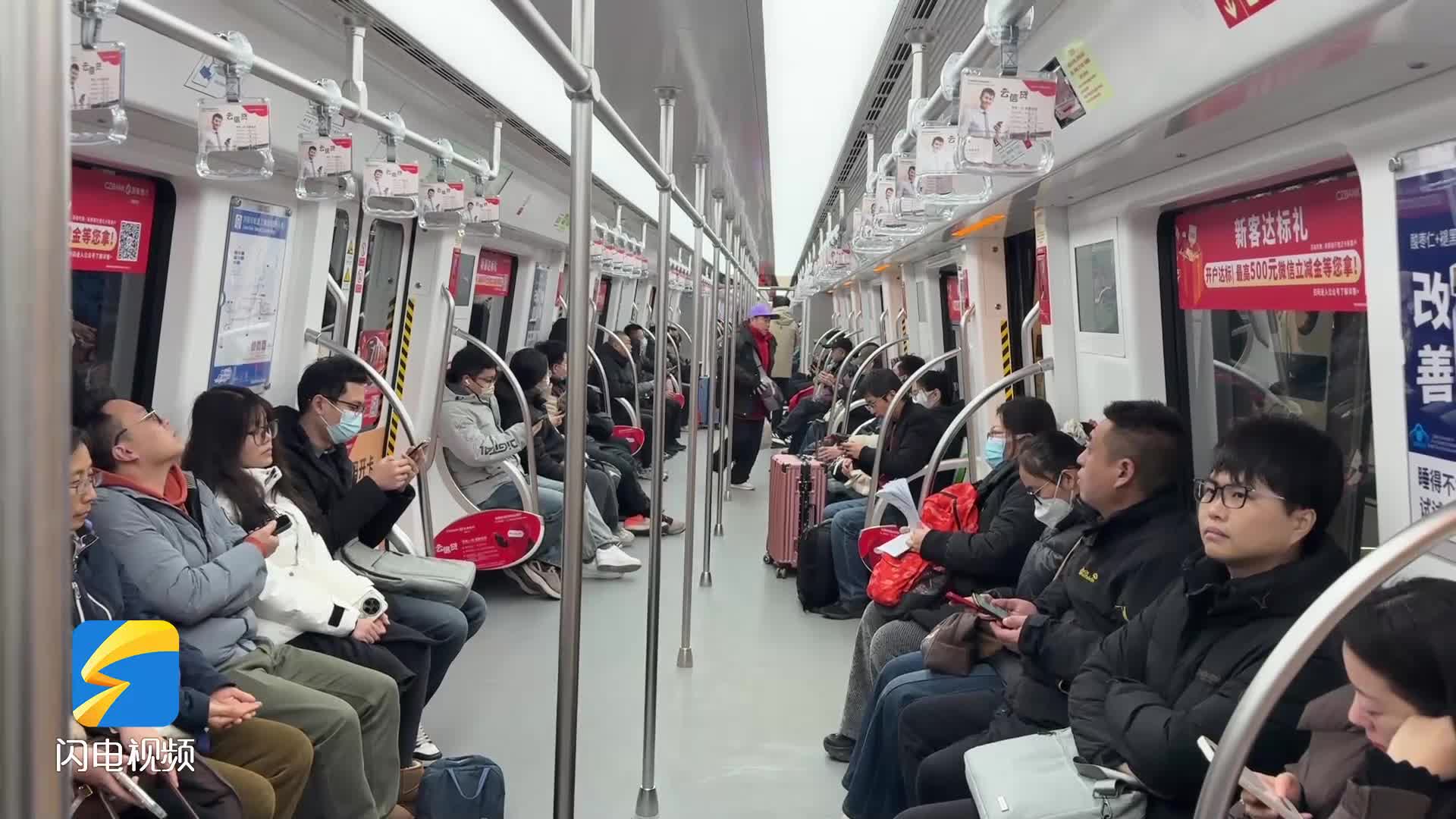 济南地铁新线网开通首个工作日 乘客这样形容早高峰