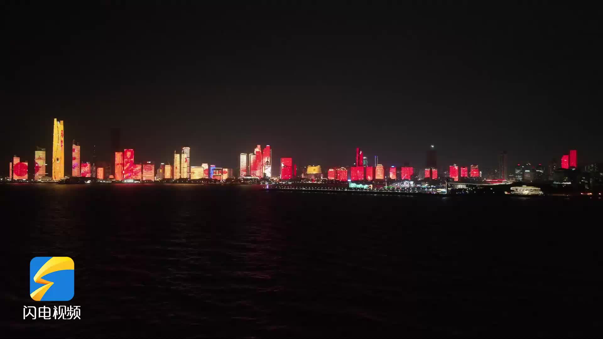 骐骥驰骋 福满人间 青岛浮山湾春节灯光秀陪您跃马迎春