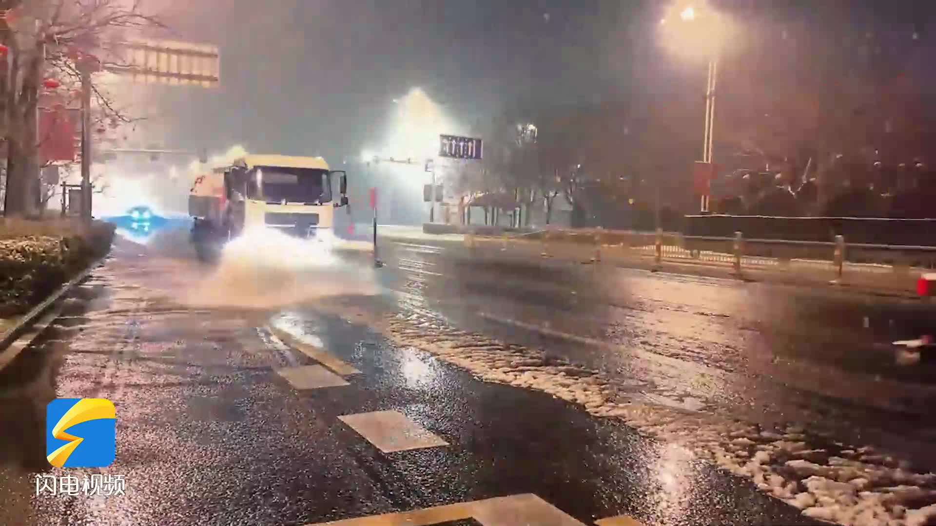 滨州：百台设备昼夜联动作业 全力确保“雪停路净”