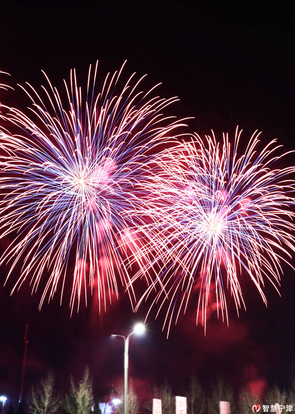 上大片特约摄影师于保泉镜头下的非遗民俗文化展演烟花秀