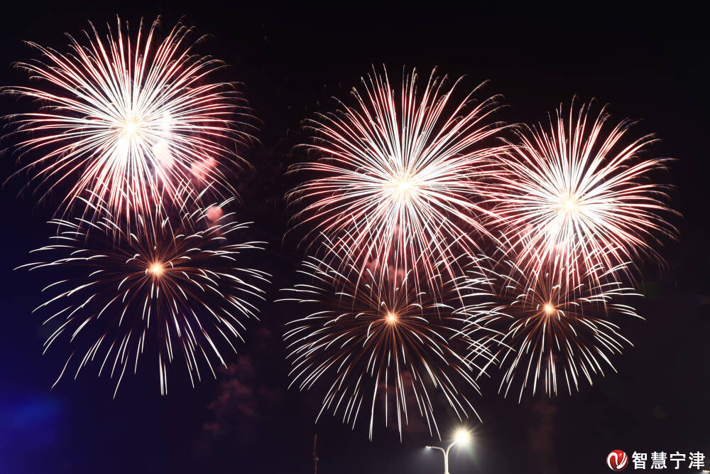 上大片特约摄影师于保泉镜头下的非遗民俗文化展演烟花秀