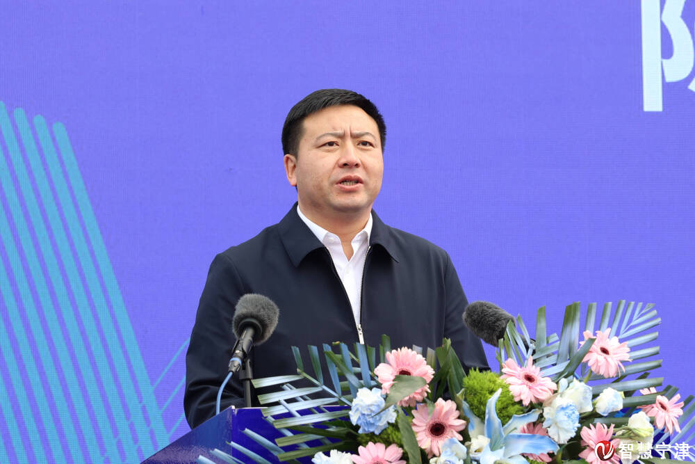 陈海明宣布展会开幕,他指出,近年来,德州市委,市政府高度重视制造业