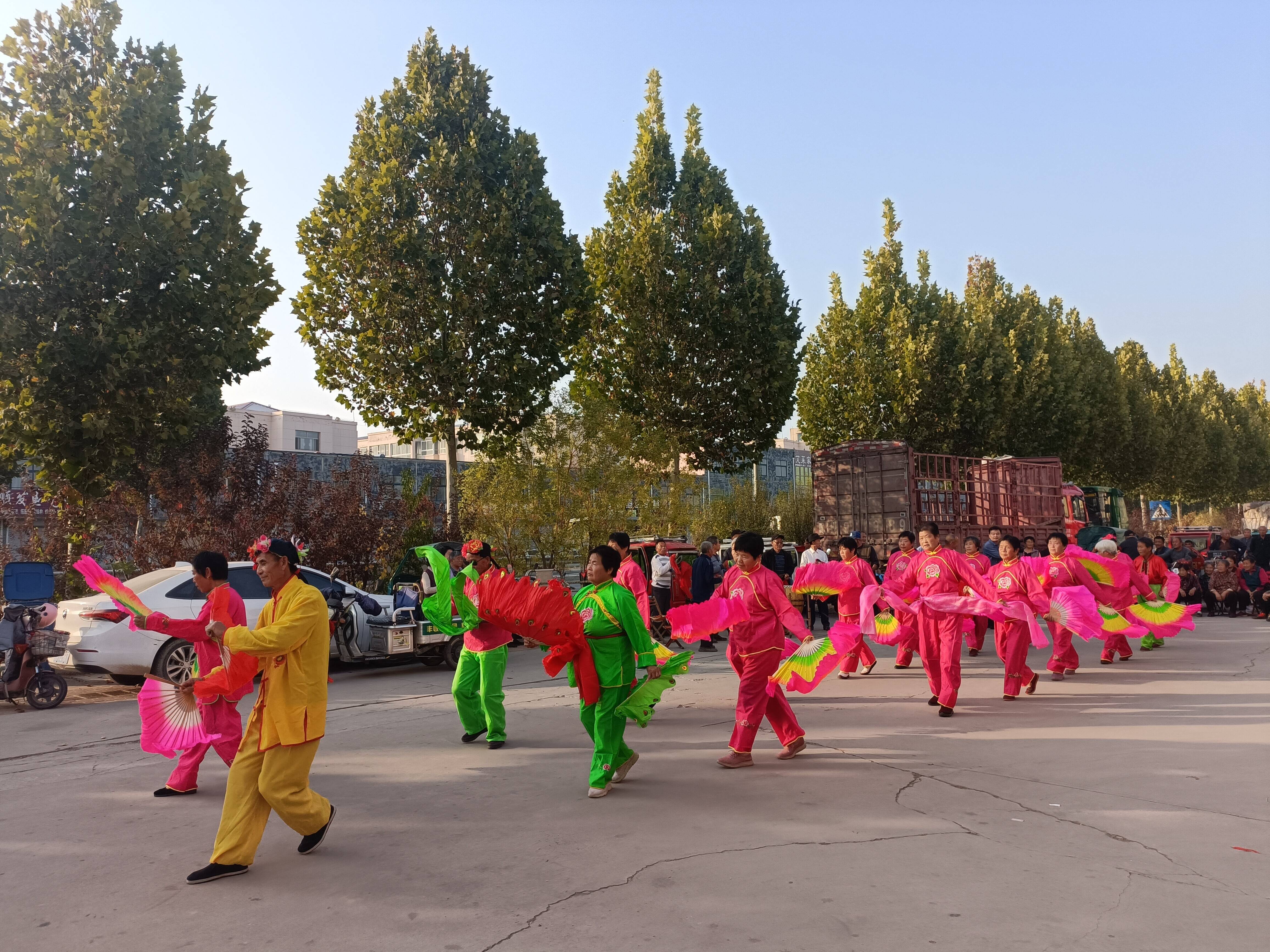 刘营伍乡秧歌汇演接地气理论宣讲入民心助推乡村文化振兴