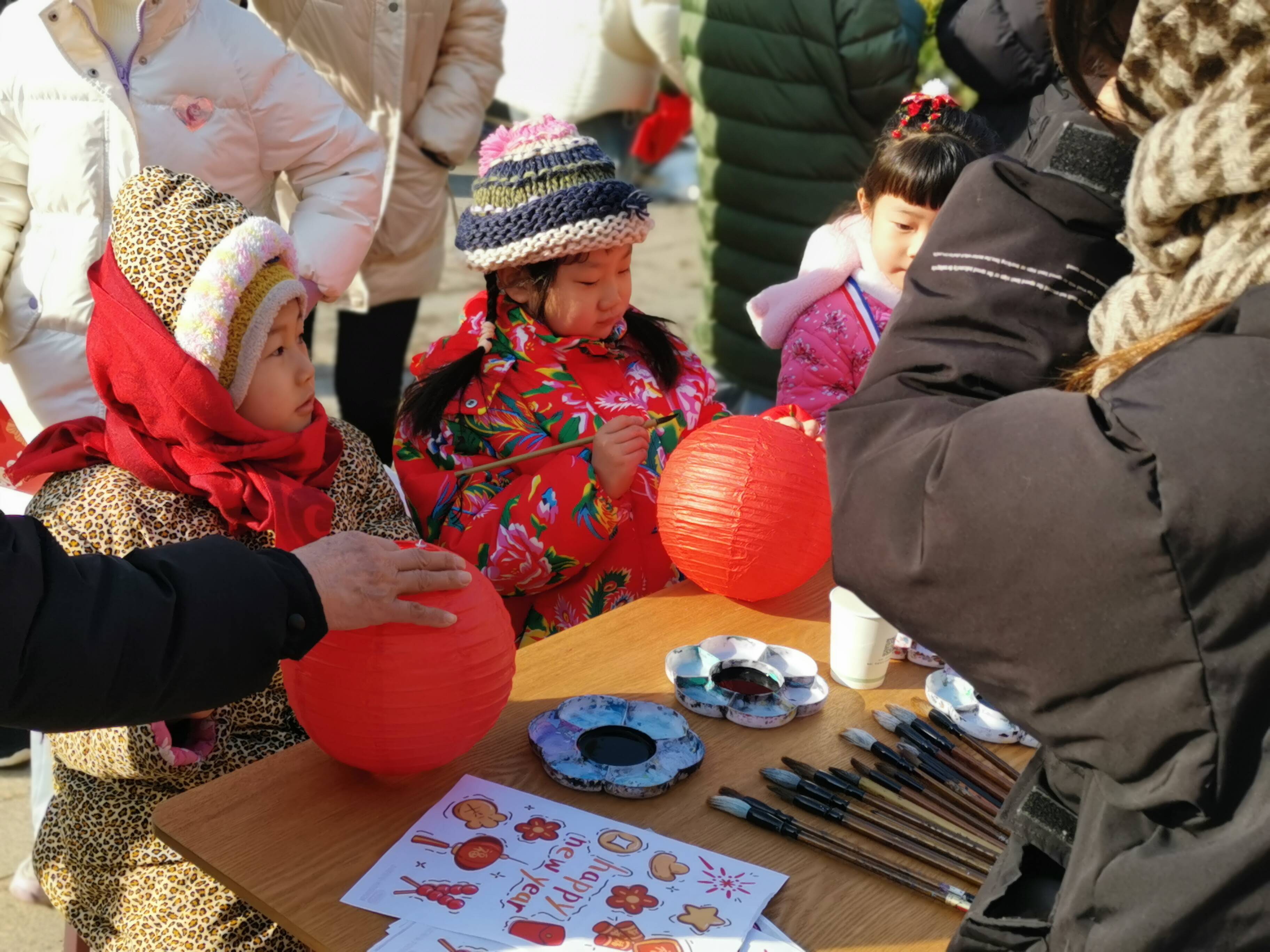 东风街道华能社区开展以元宵灯谜喜乐会为主题的元宵节活动