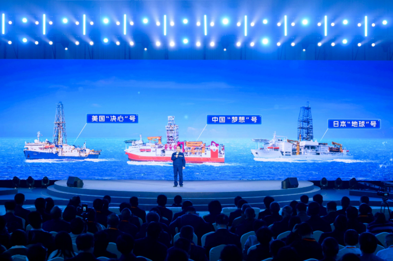 赵建亭在“何以中国·弦歌不辍”网络主题活动现场进行演讲。人民视频供图