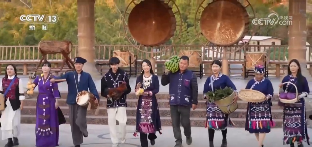 自導(dǎo)自演迎新春 歌唱當(dāng)代好生活,！火熱“村晚”點(diǎn)亮春節(jié)“儀式感”