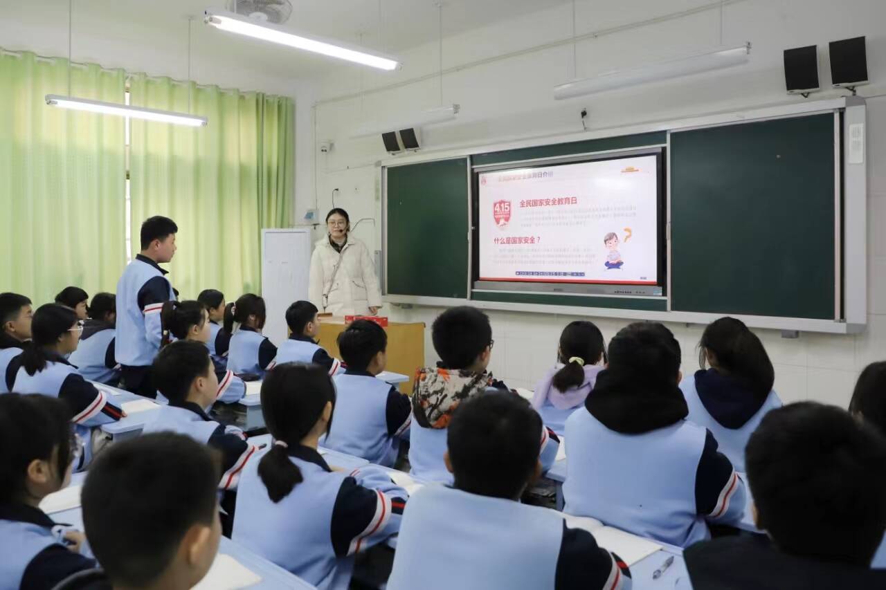 滕州市至善学校七年级四班学生李欣语说:"通过这次国家安全宣传教育