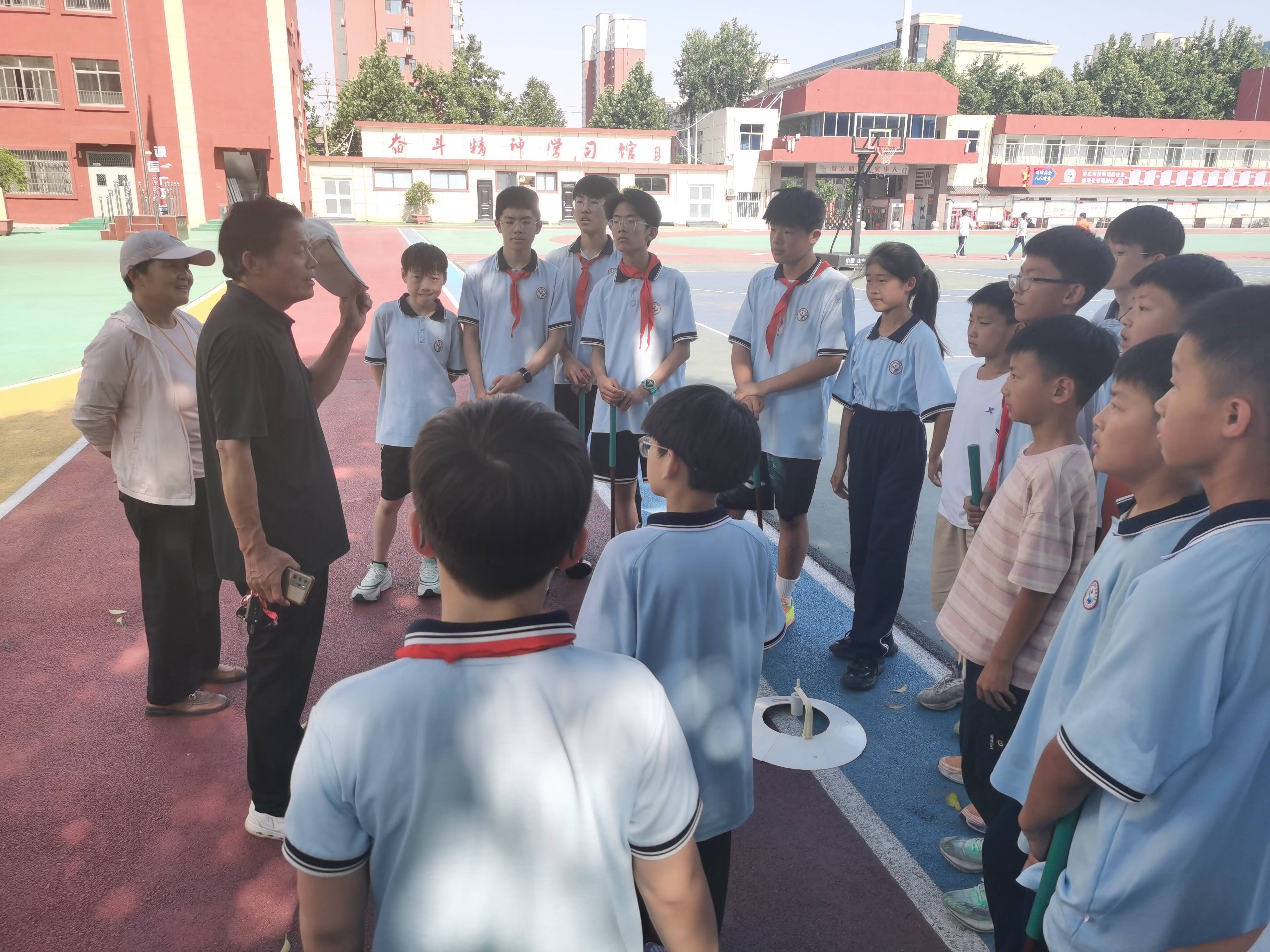 自由挥洒,转动生命之美——枣庄市峄城区实验小学开展健步球培训活动