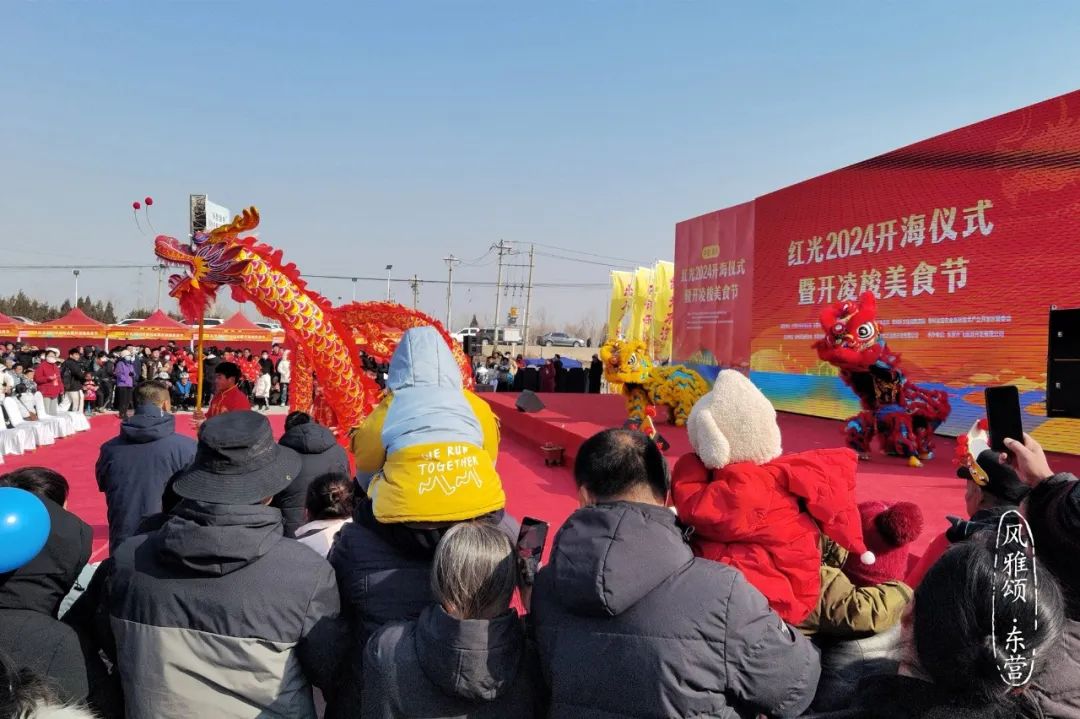 >活动现场人潮涌动,气氛热烈,为今年的红光开海季注入了新一轮生机