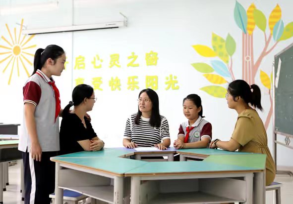 东营市西城教育机构__ 东营市“感动家长”十佳教育人物 