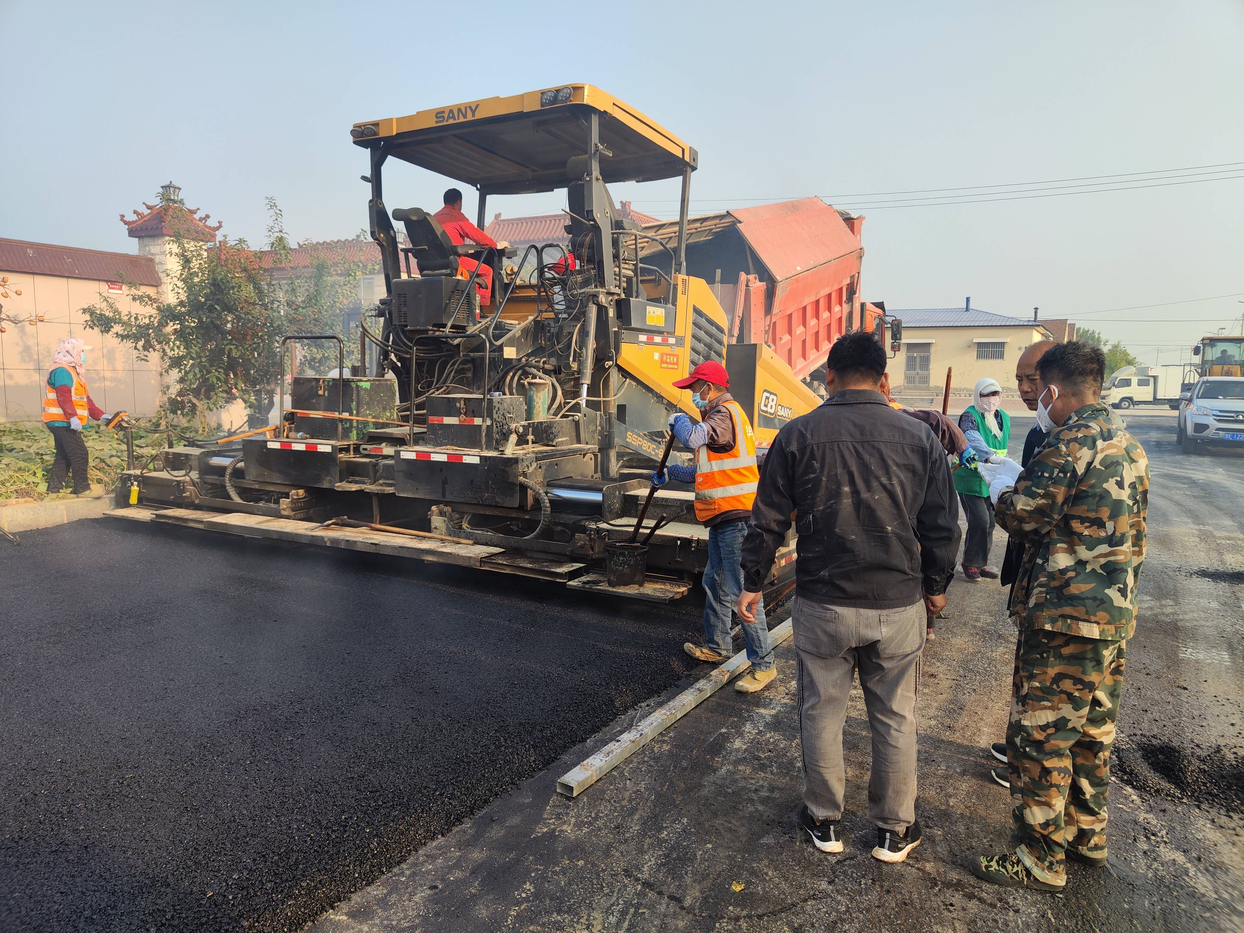 东营市垦利区董集镇乡村道路焕新颜修路便民暖人心