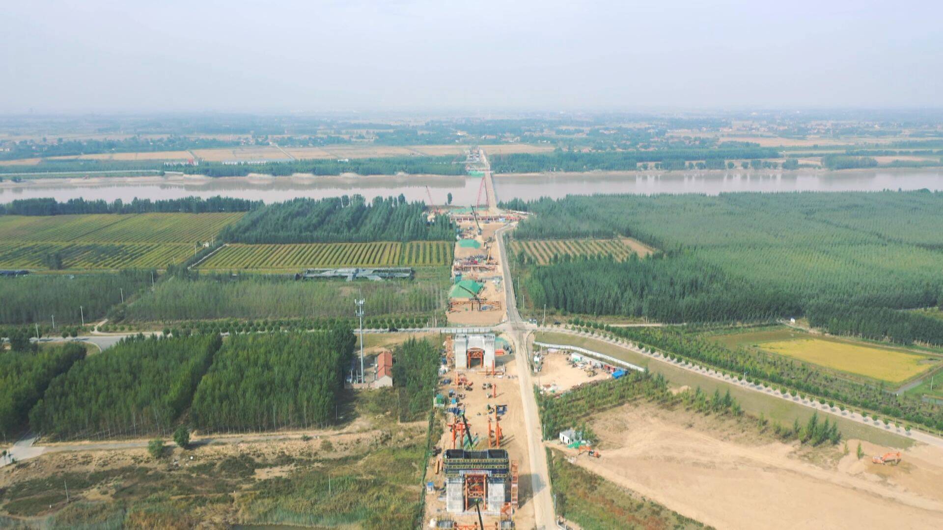 津潍高铁东营黄河公铁大桥全力推进工程建设