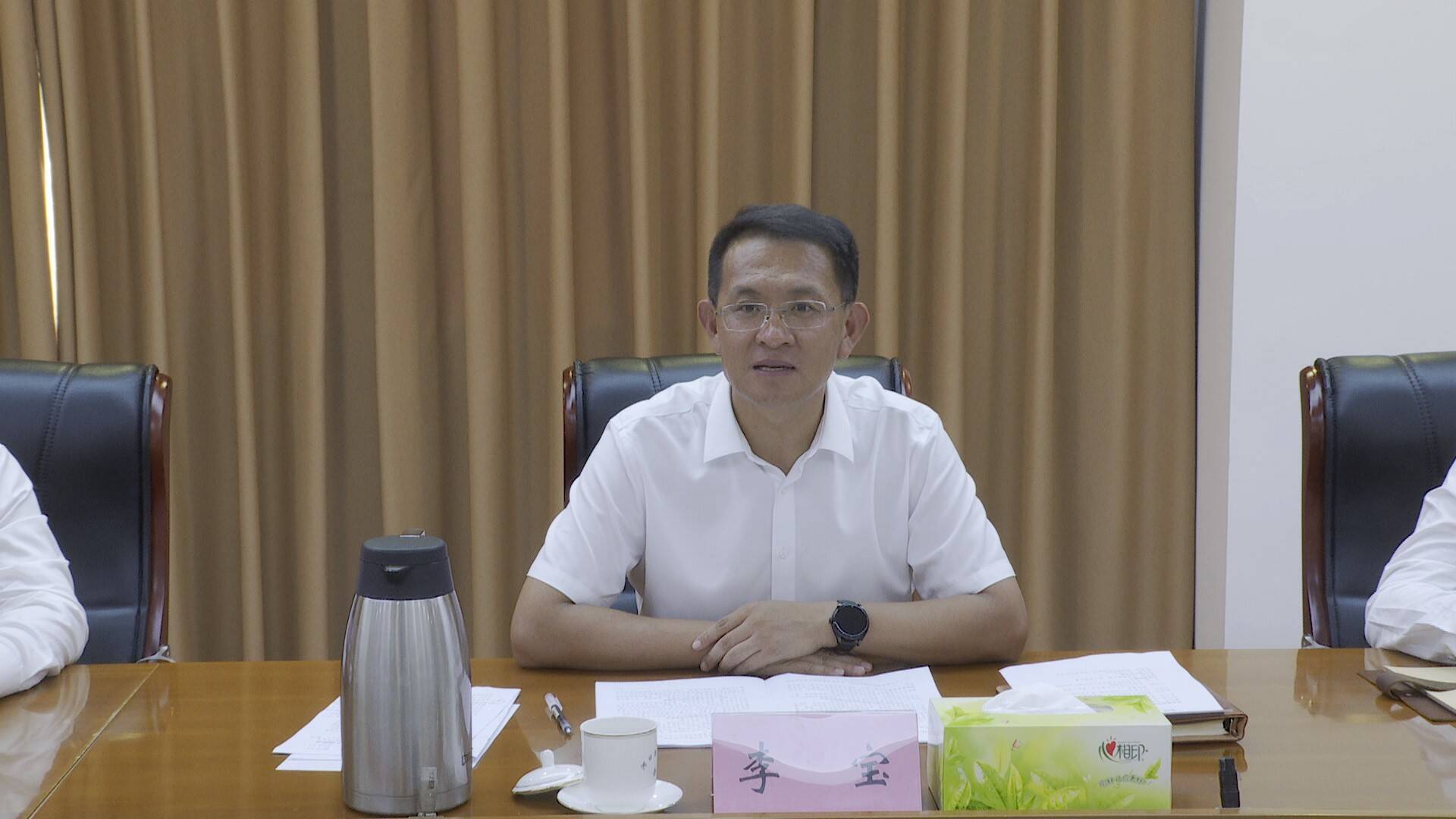 会上,河口区委常委,副区长牟焕民通报了2023年上半年全区经济社会发展