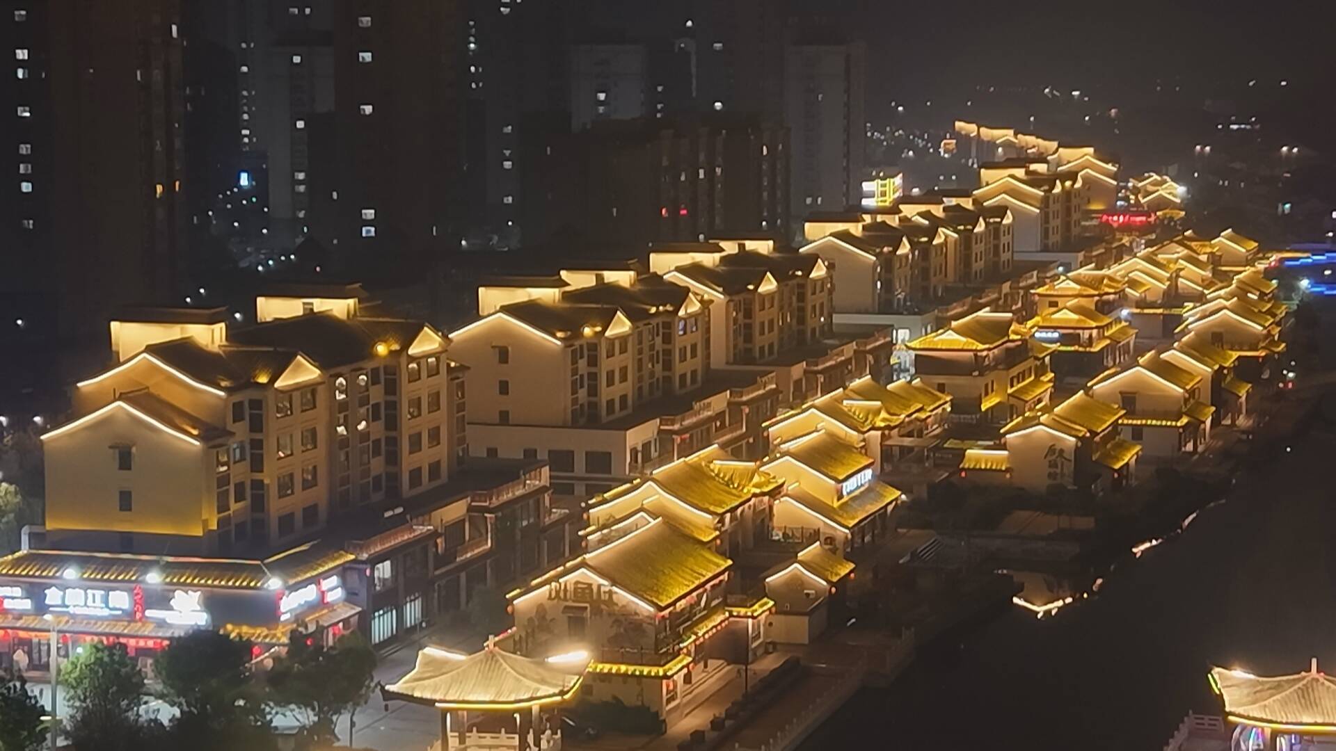 菏泽牡丹盛绽夜韵成武欢迎您