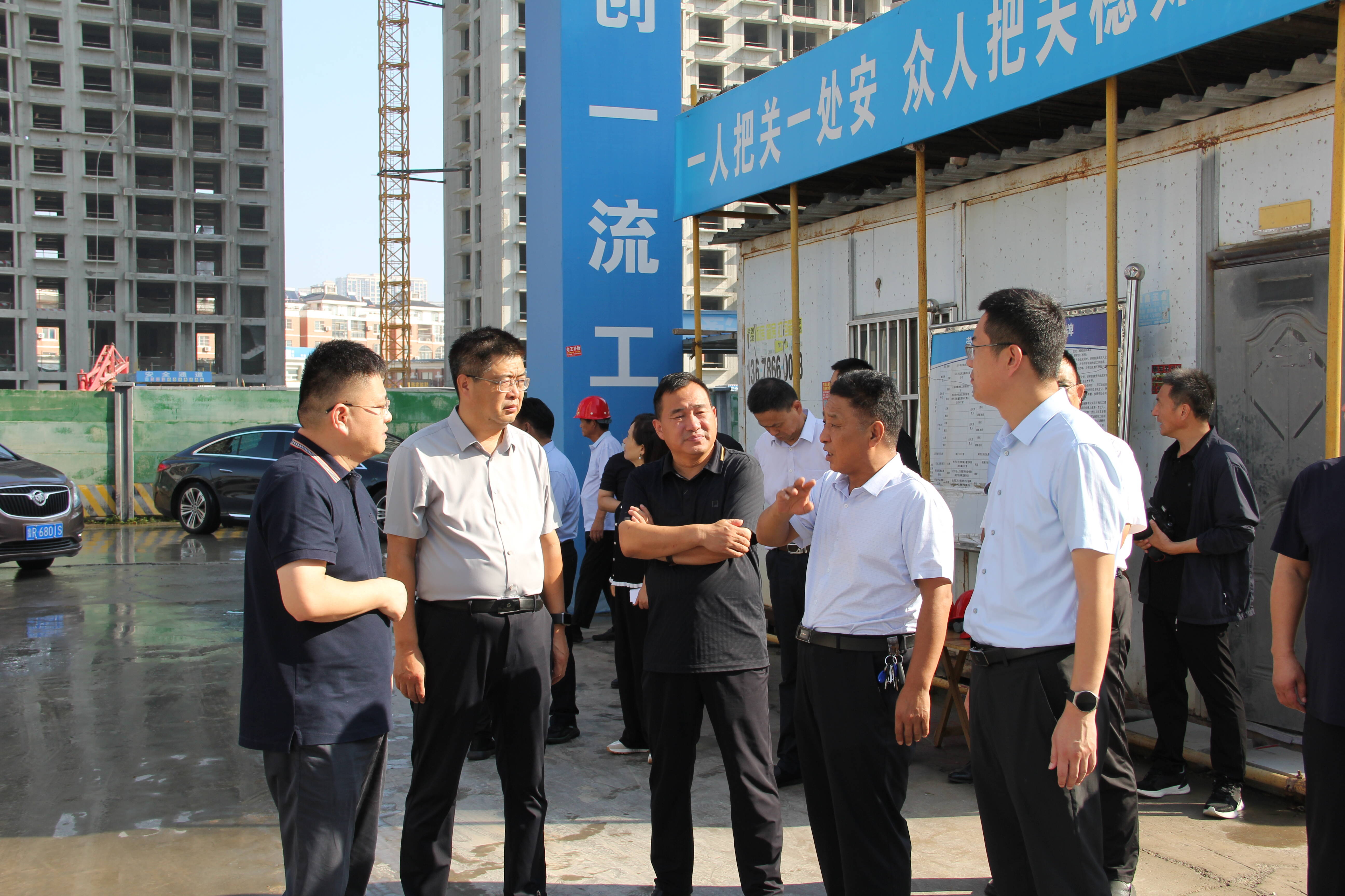 牡丹区人大常委会视察全区安置房建设工作