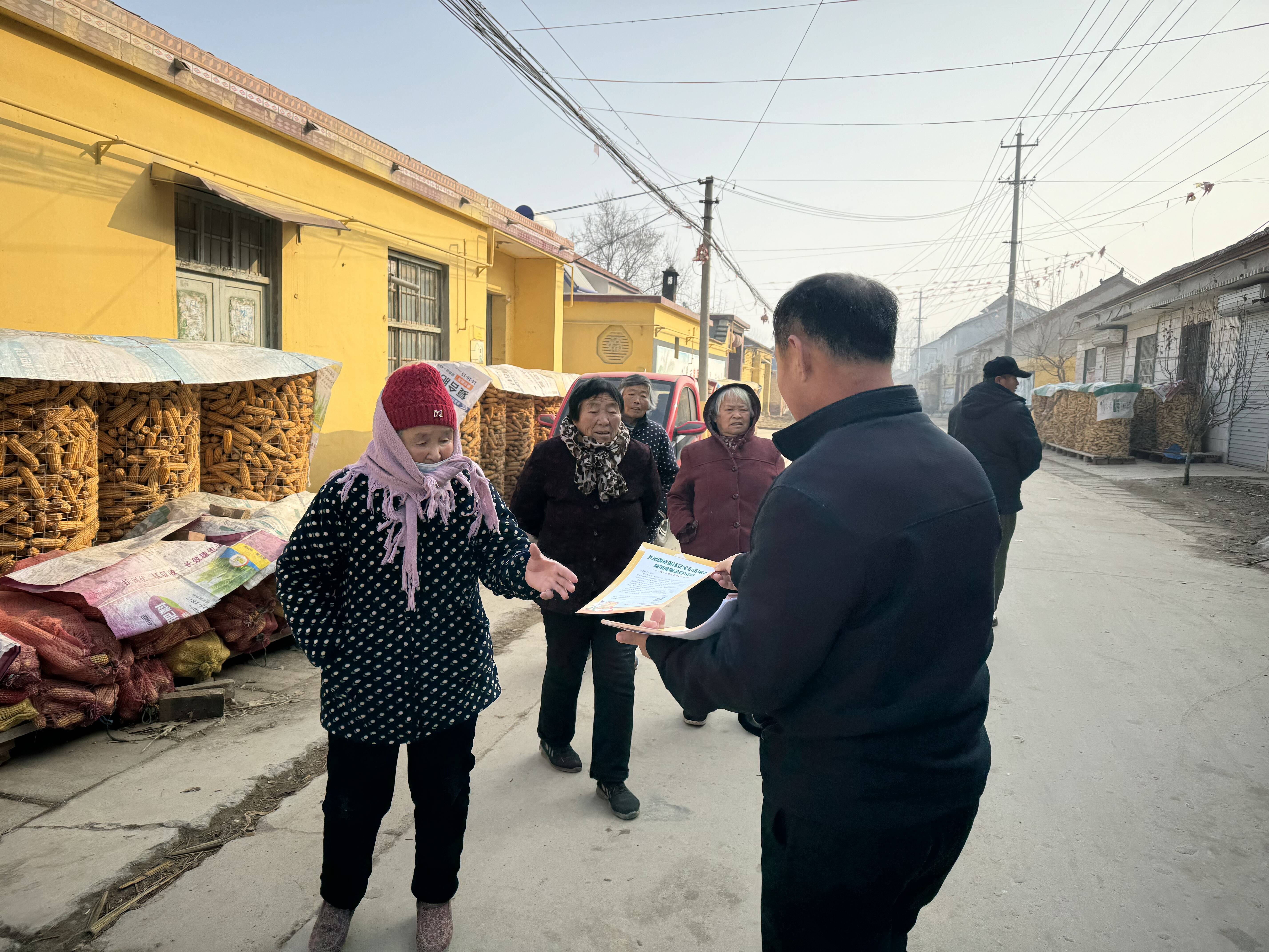 食以安为先健康在身边郓城县武安镇开展食品安全宣传活动