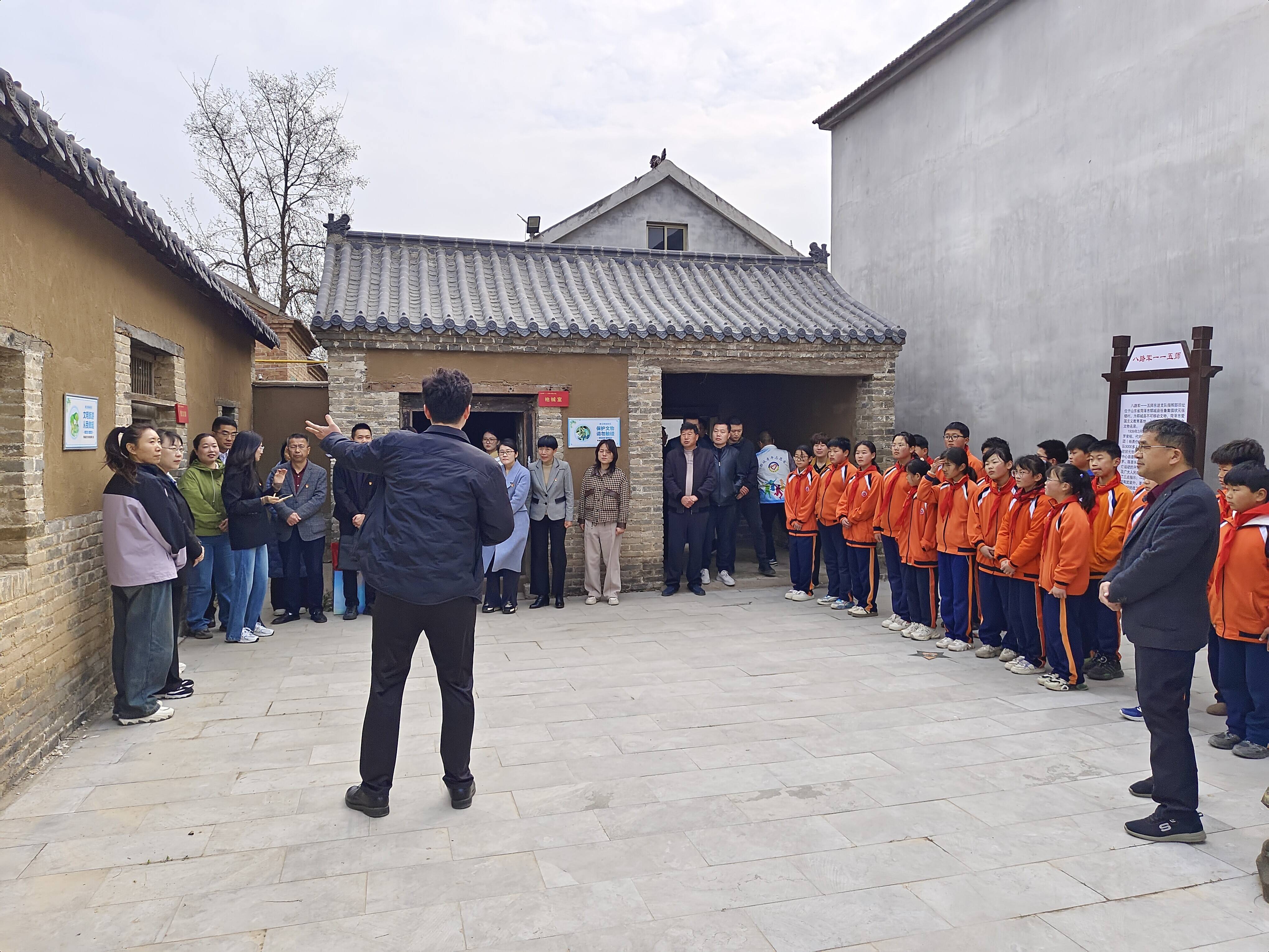 郓城县张鲁集镇组织开展我们的节日清明红色主题教育活动课