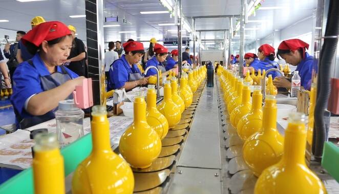 【传统产业转型升级】瑞升玻璃一条龙生产 从"晶莹剔透"到"五彩缤纷"