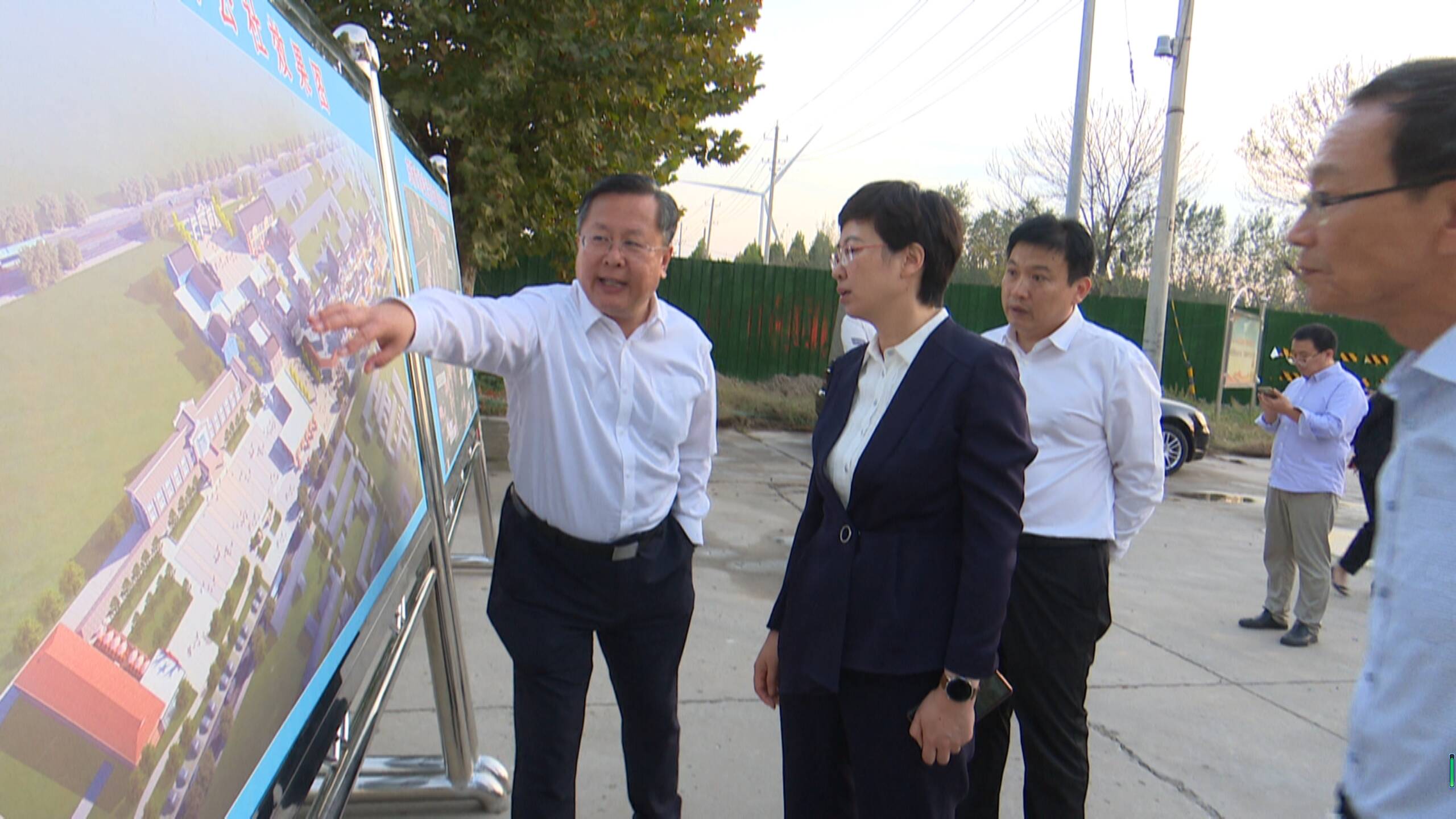 副市长曹临到东新农场调研乡村振兴并开展巡林活动