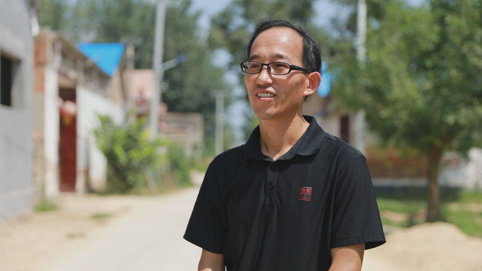 单县高老家乡:"第一书记"真情为民 安装路灯照亮村路