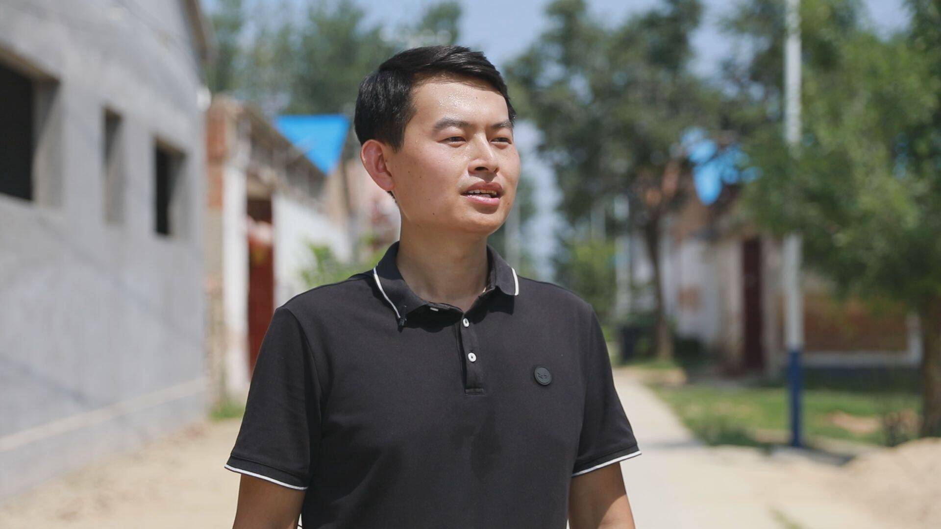 单县高老家乡:"第一书记"真情为民 安装路灯照亮村路