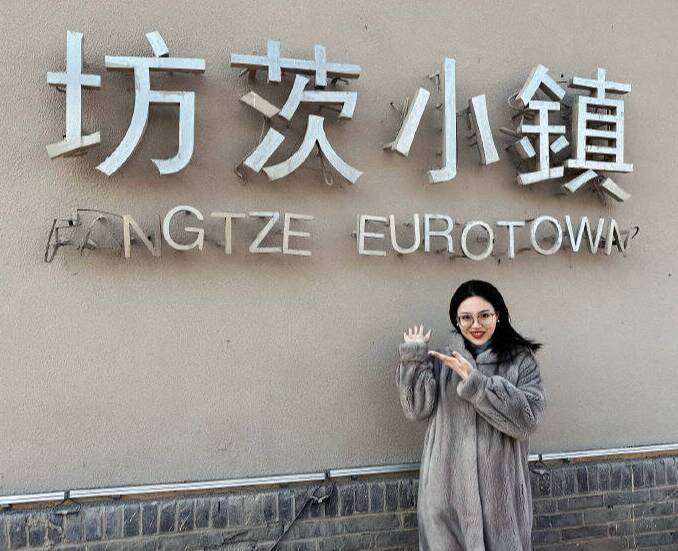 坊茨小镇打卡潮热辣滚烫网友都是南来北往的人