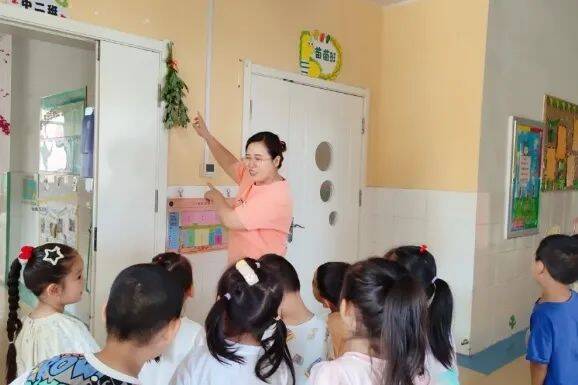 坊子区实验小学幼儿园赛龙舟赛龙舟不仅传承了中国传统文化,还蕴含着