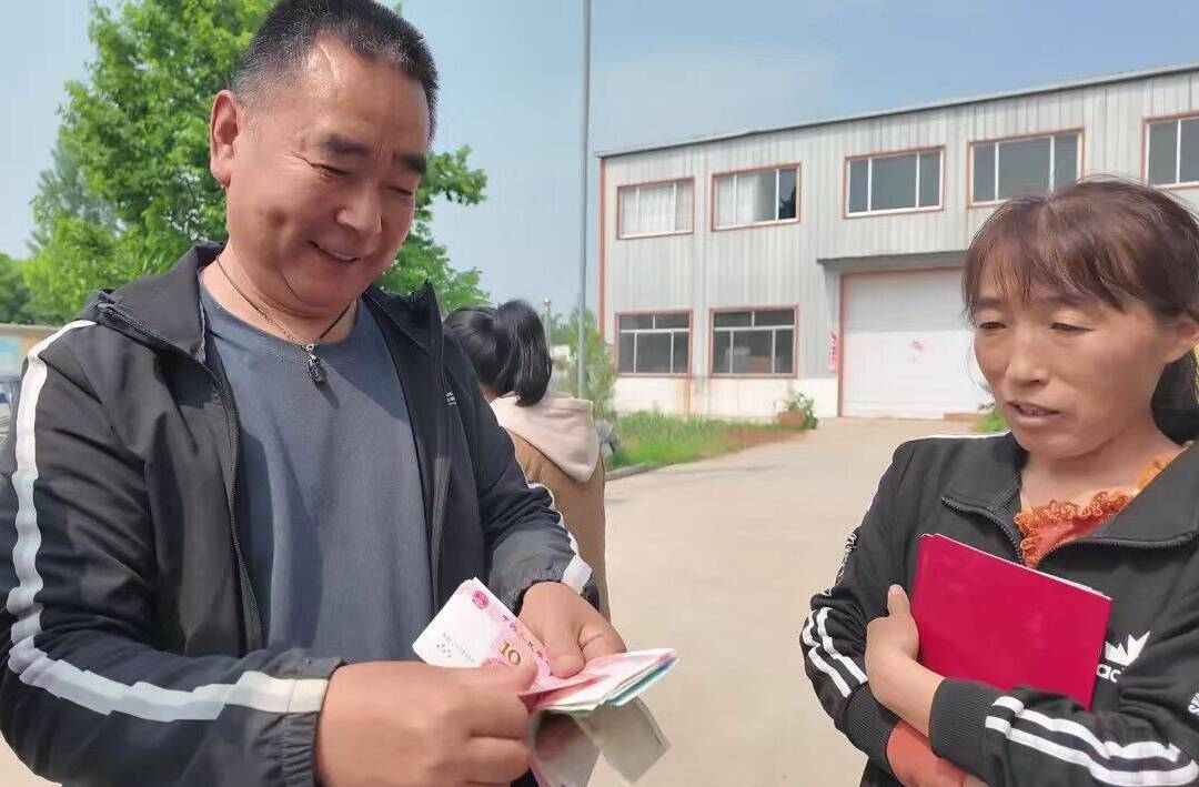 潍坊临朐:集体经济结硕果 村民喜领"分红款"