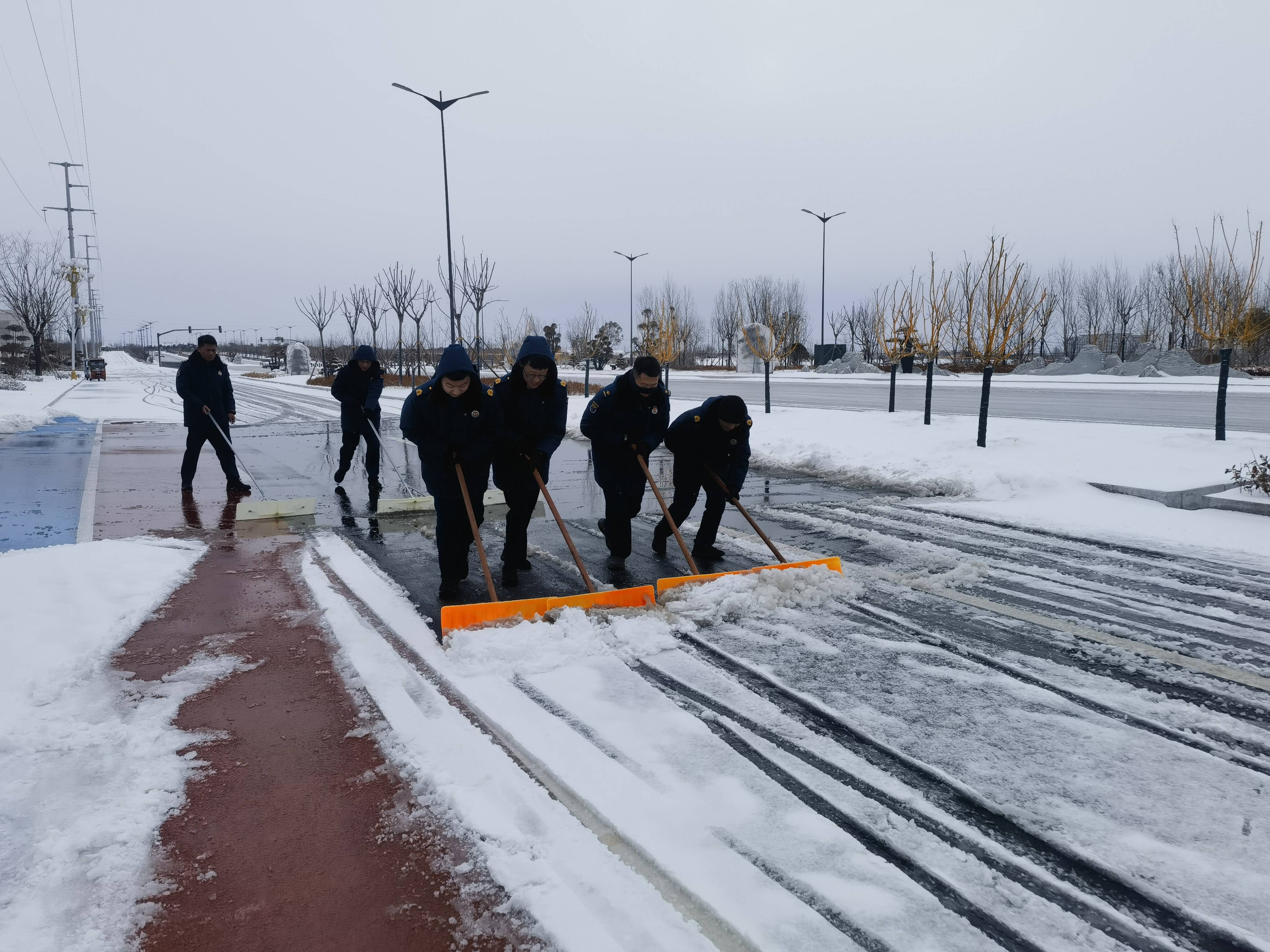 扫雪志愿者图片图片