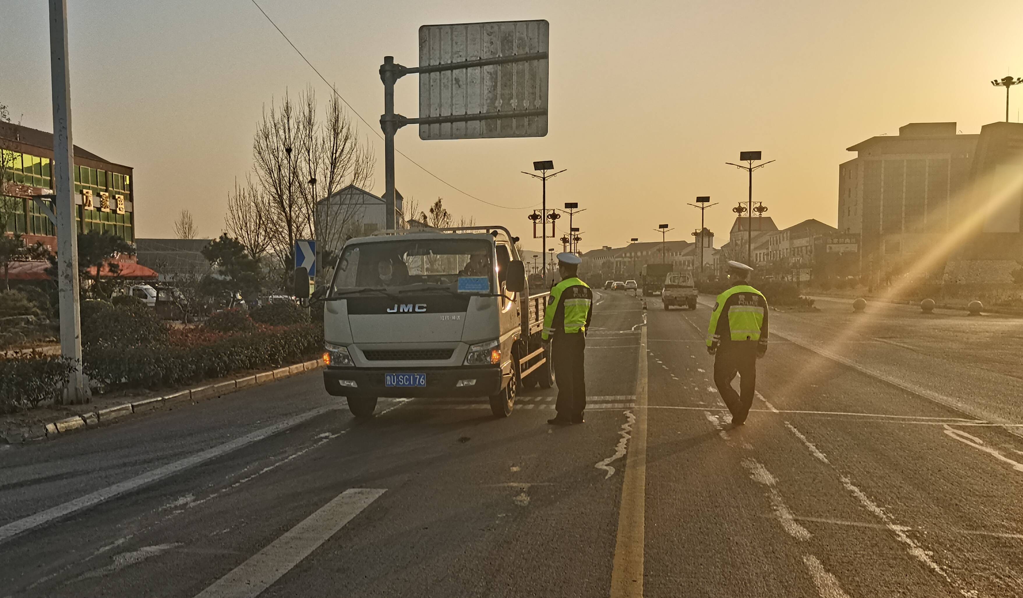 蒙陰交警築牢農村道路交通安全防線