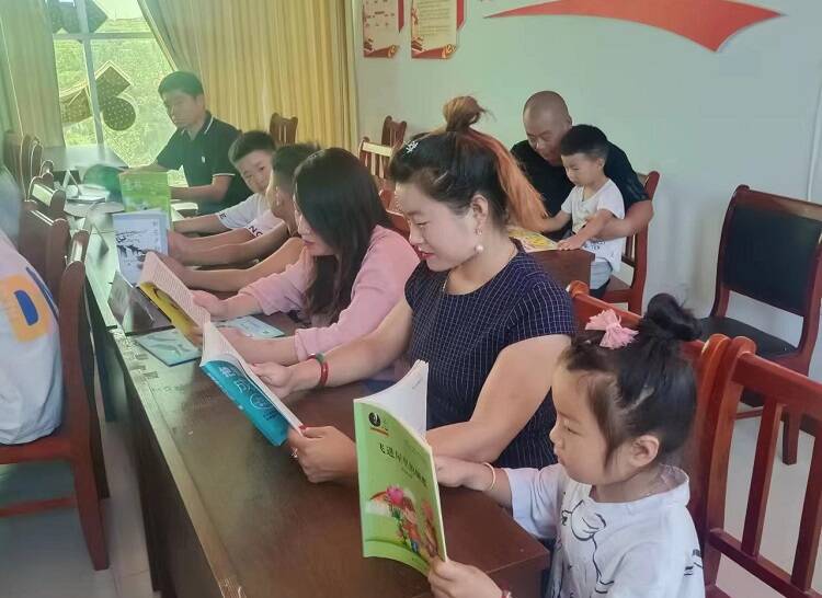 平邑县保太镇开展阅读红色经典，传承红色基因主题阅读活动(图4)