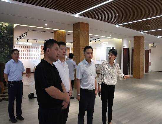 山东平邑中铁二十局集团投资公司到卞桥镇考察调研