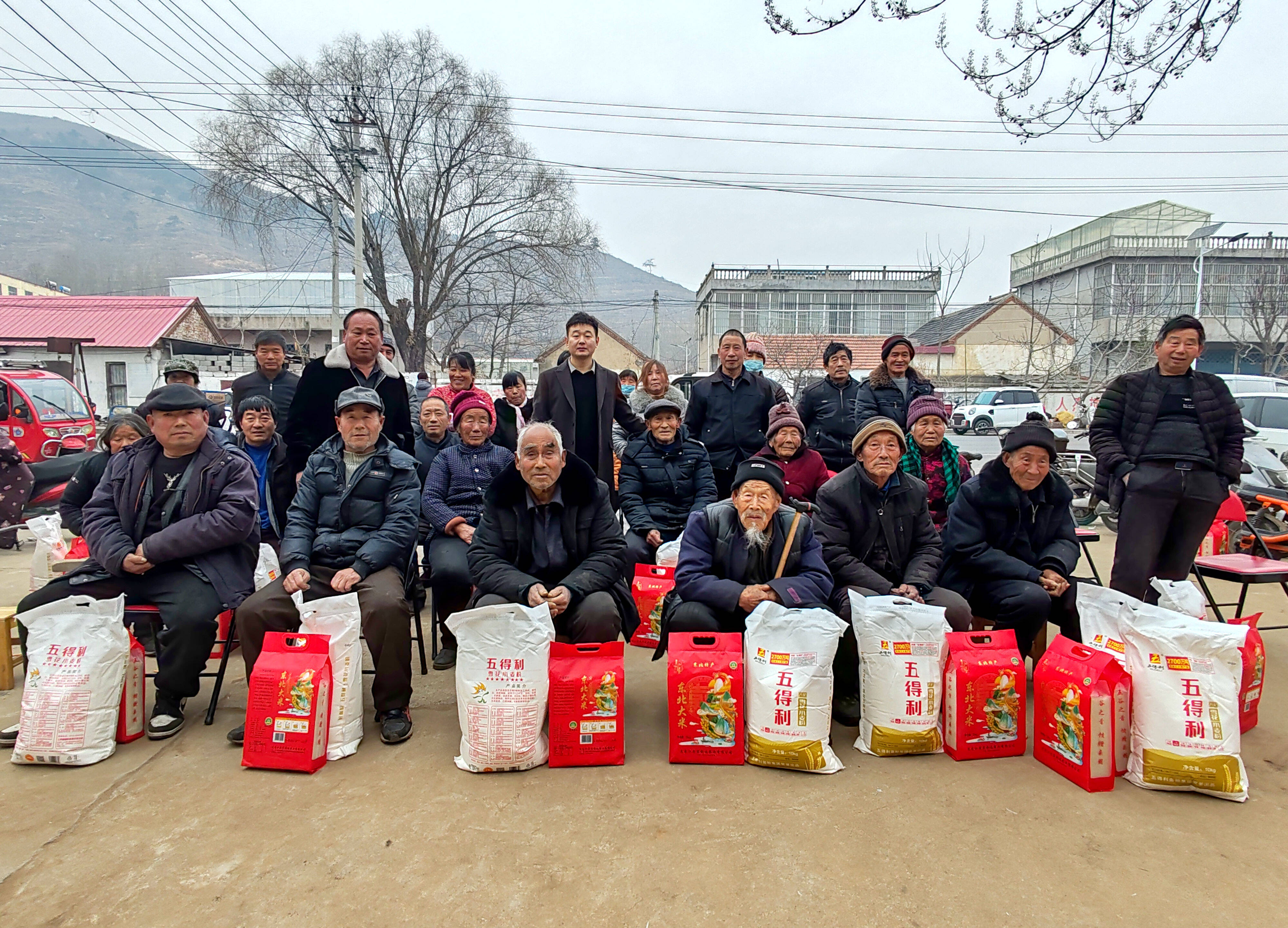 平邑县流峪镇:爱心企业送温暖,温情传递暖人心