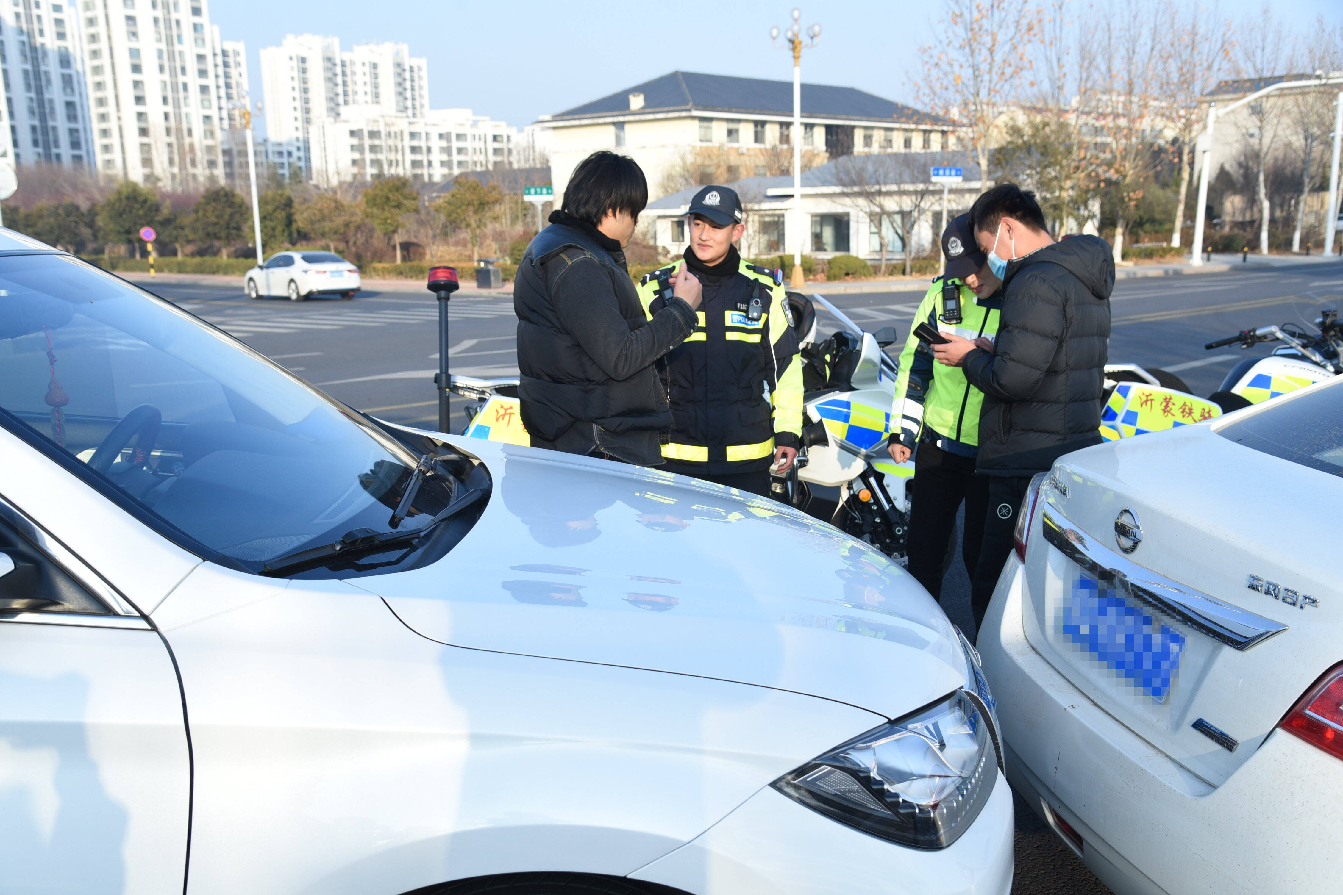 臨沂河東交警大隊護航群眾向平安而行守住安全出行底線