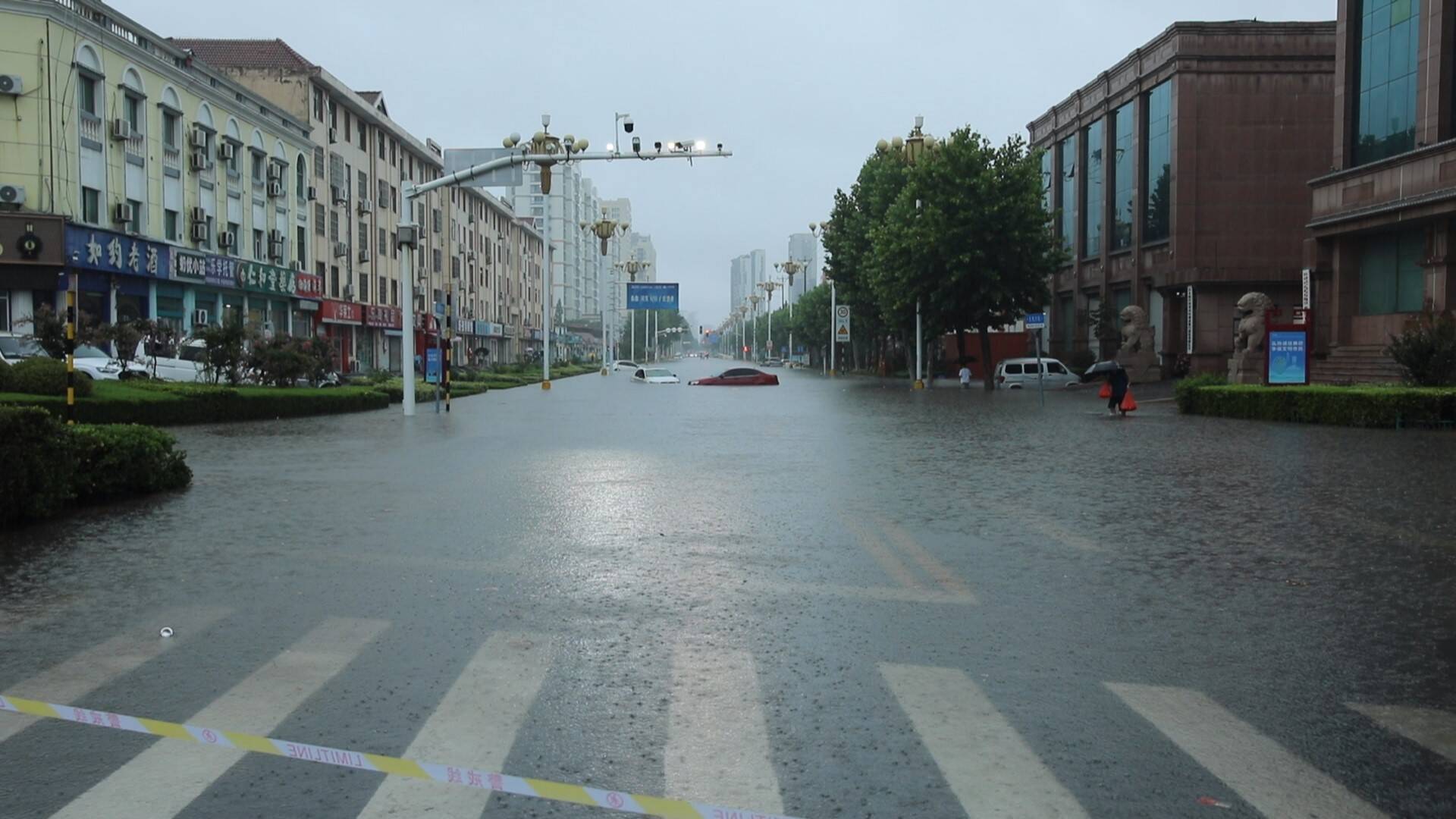 临沂河东:启动城市防汛Ⅲ级应急响应 全力排水保安全