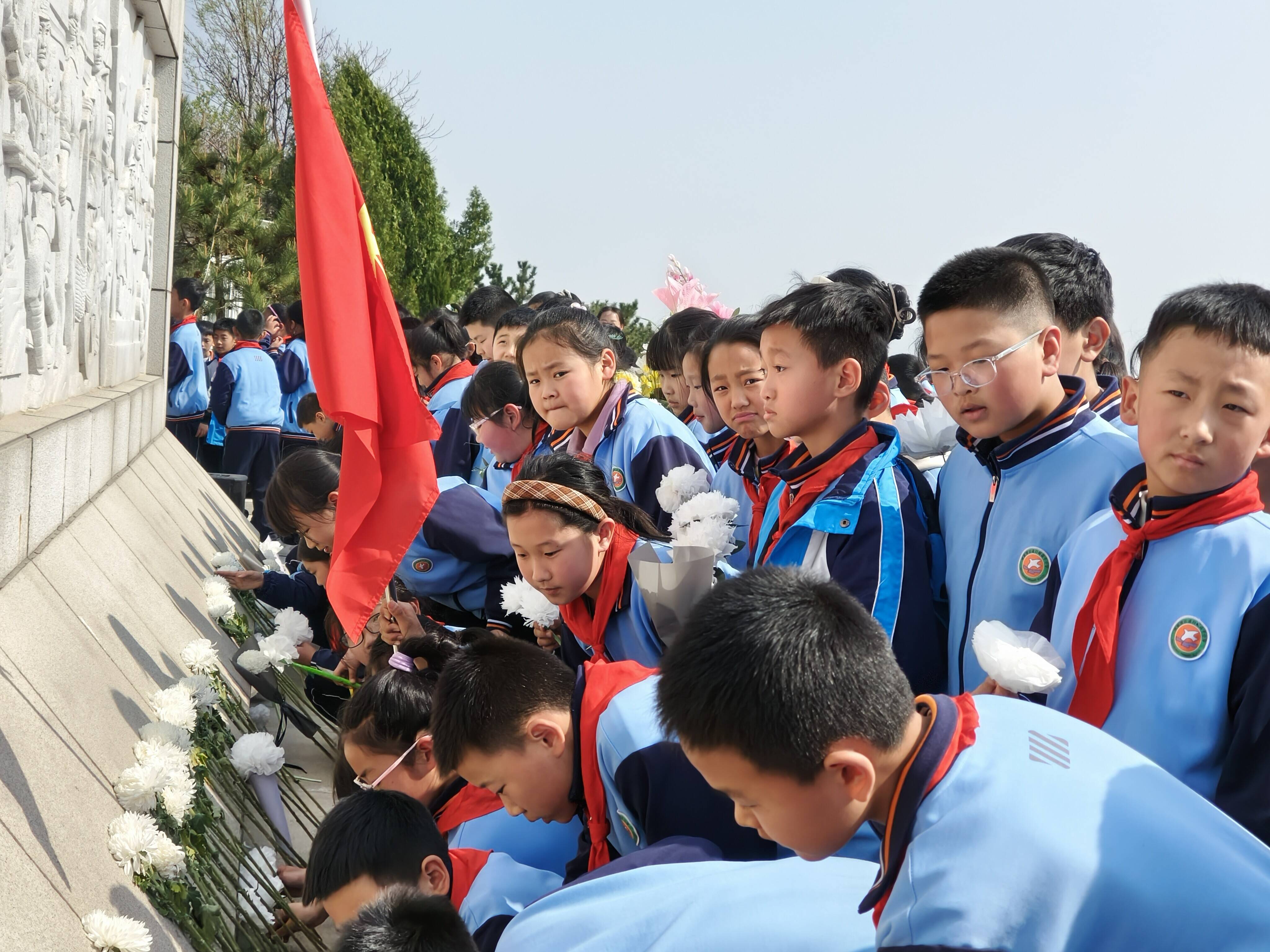 —白峪店子小学"清明祭英烈"扫墓活动