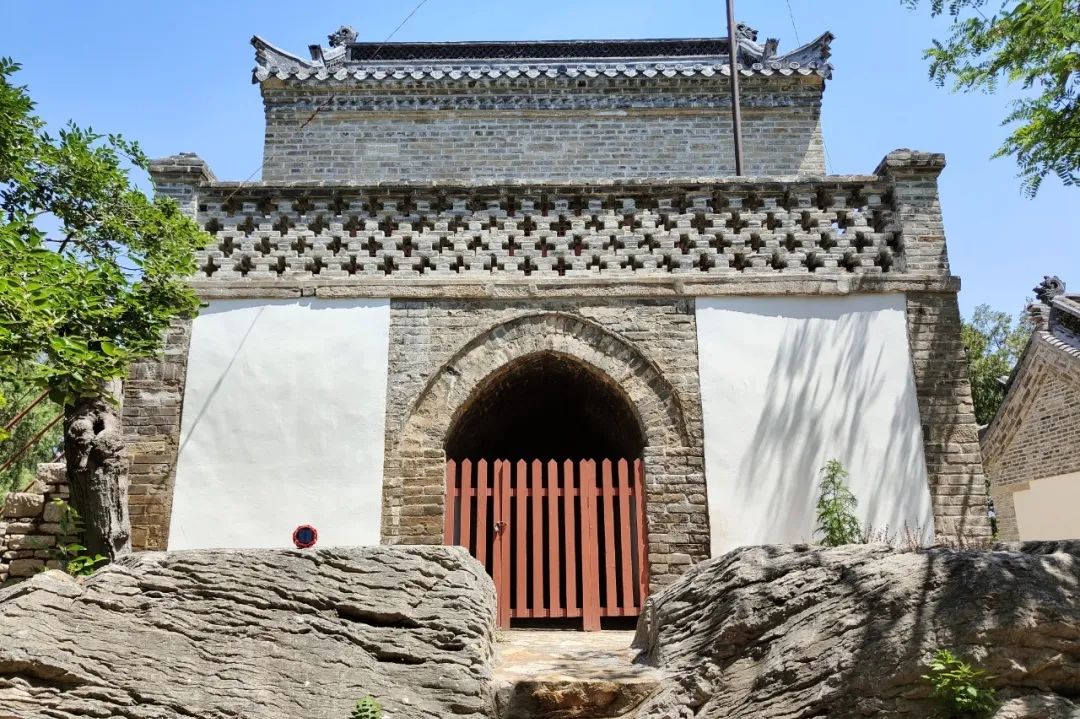 宁阳县华丰镇方寸之间,一览千年|今日走进:千年古刹灵山寺