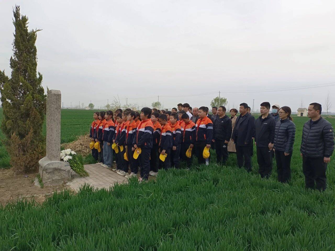 武城县四女寺镇开展清明祭扫缅怀英烈活动