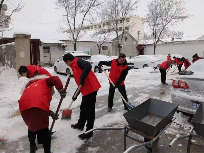 清積雪,保暢通——臨邑縣交通運輸局幹部職工齊上陣除雪保暢