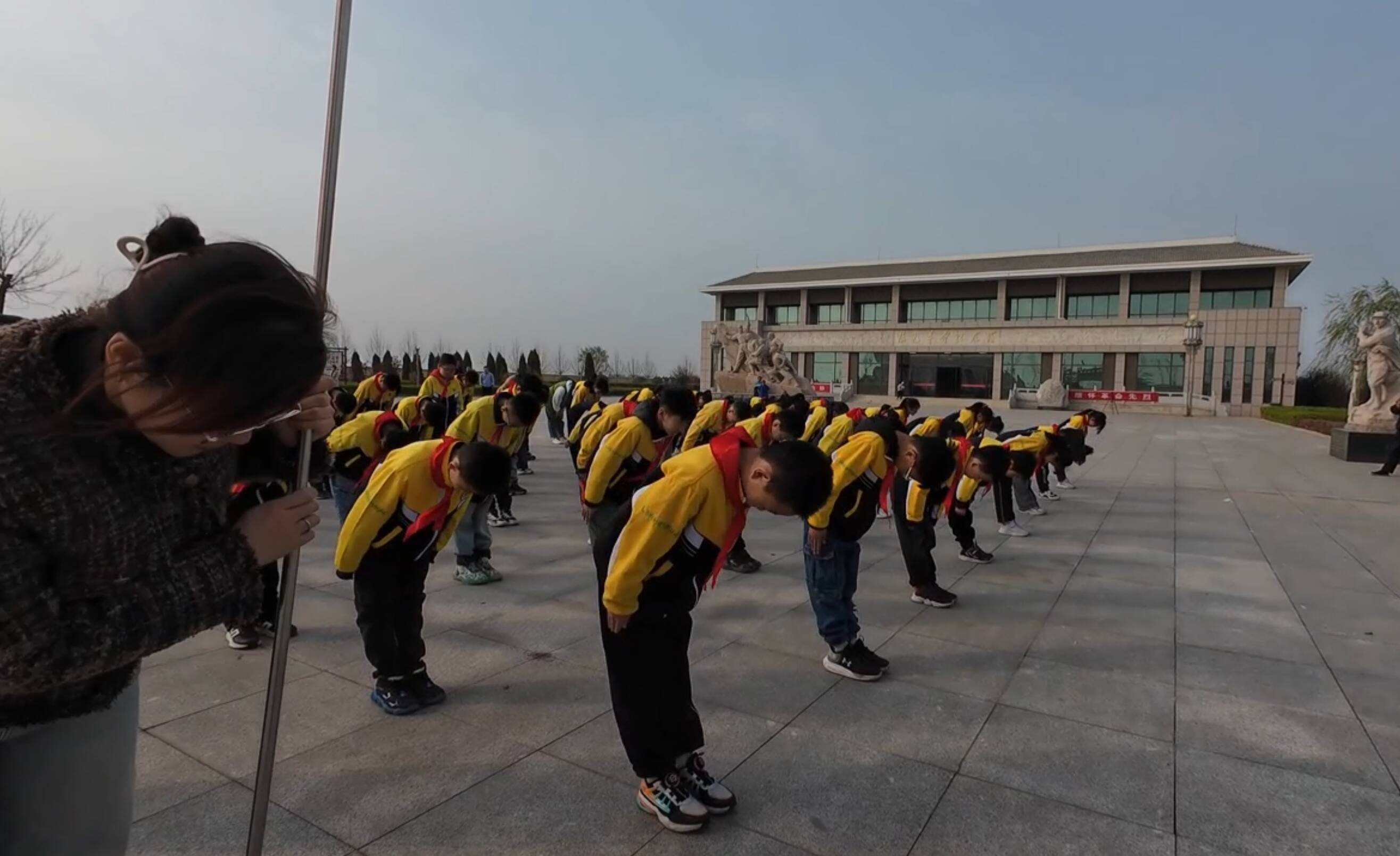 清明祭英烈薪火永相传临邑县师范附小组织开展清明祭英烈活动