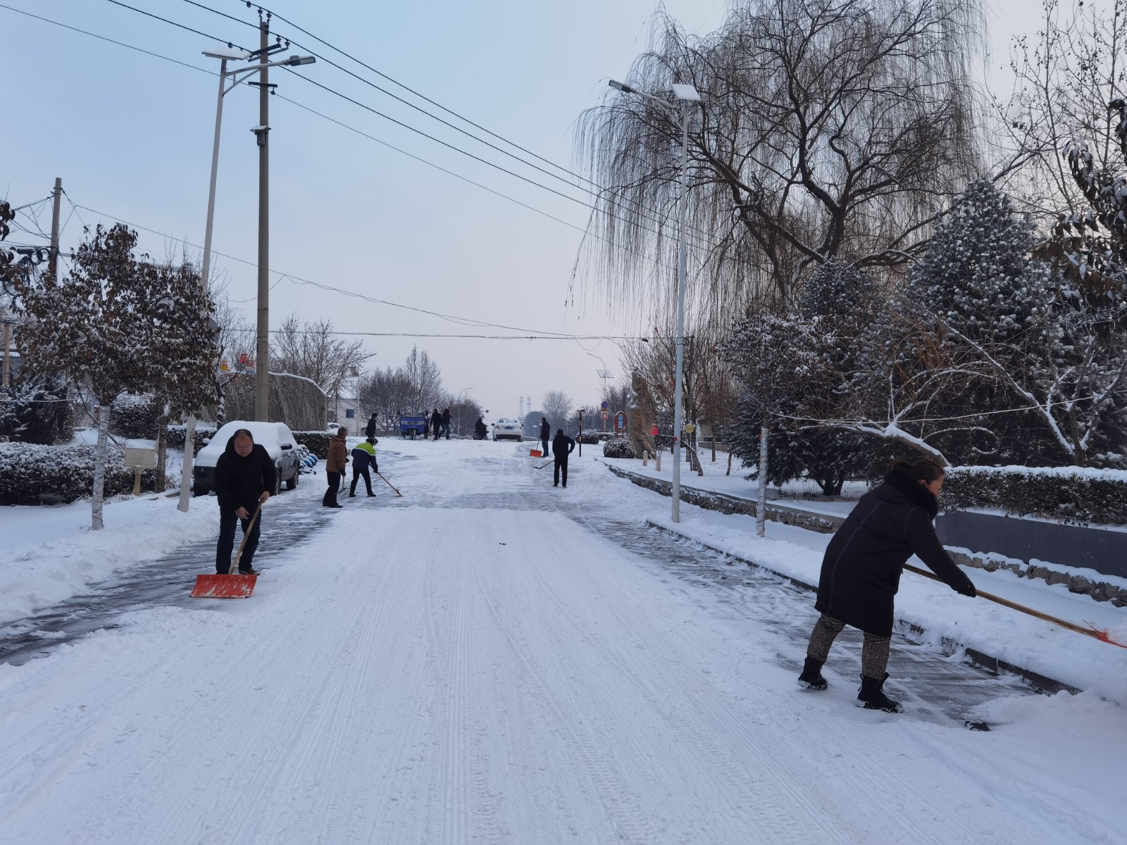淄博市淄川区洪山镇以雪为令扫出平安路