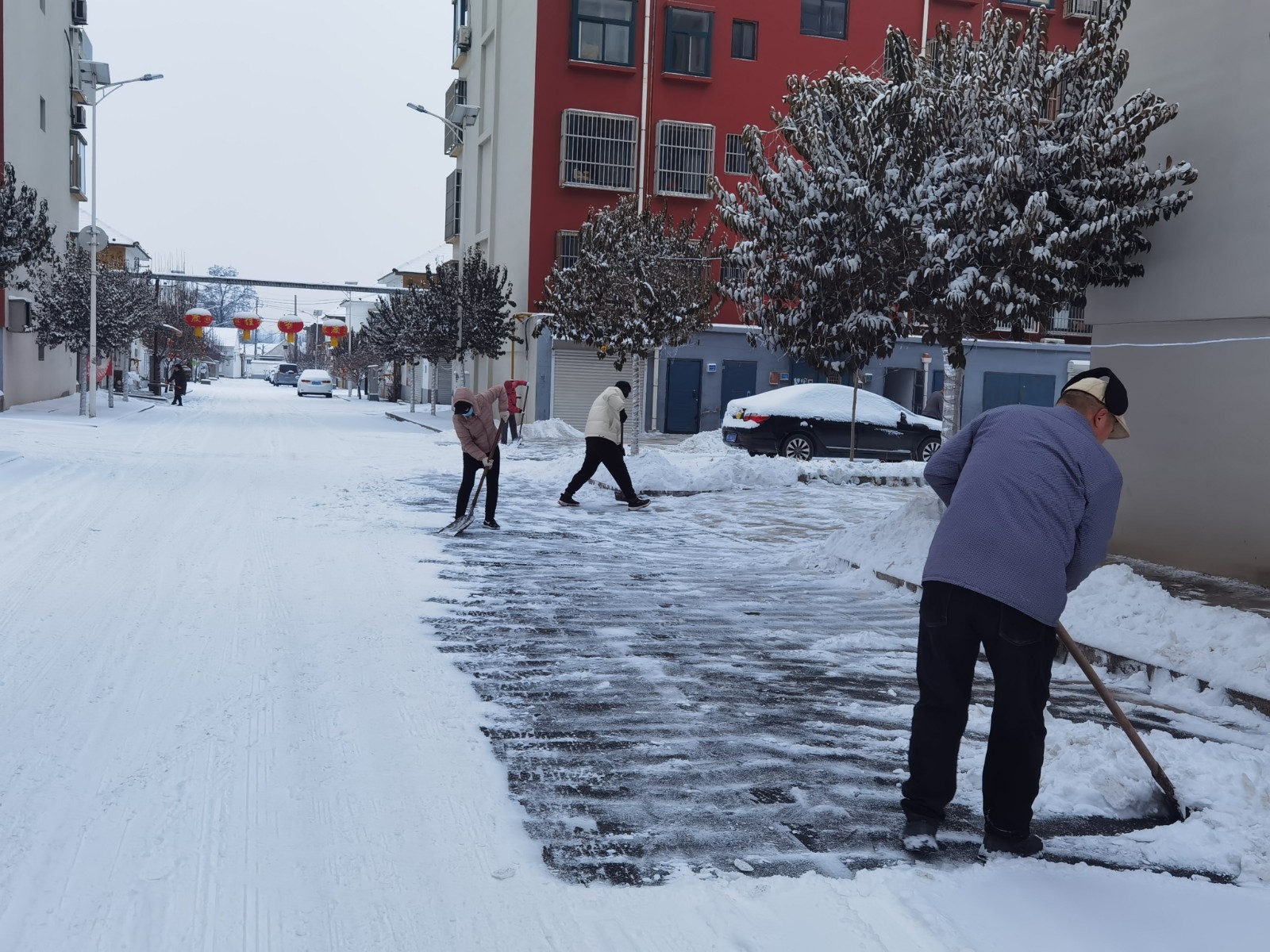 淄博市淄川区洪山镇以雪为令扫出平安路