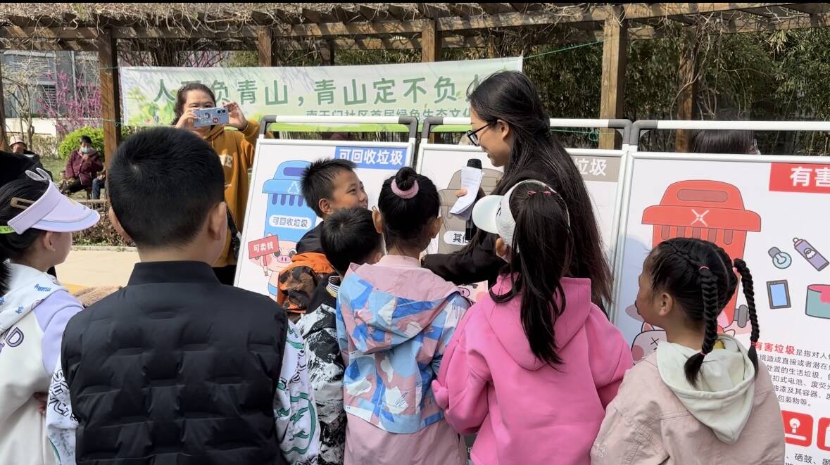 烟台市蓬莱区:画环保长卷讲垃圾分类 倡导社区居民爱护环境